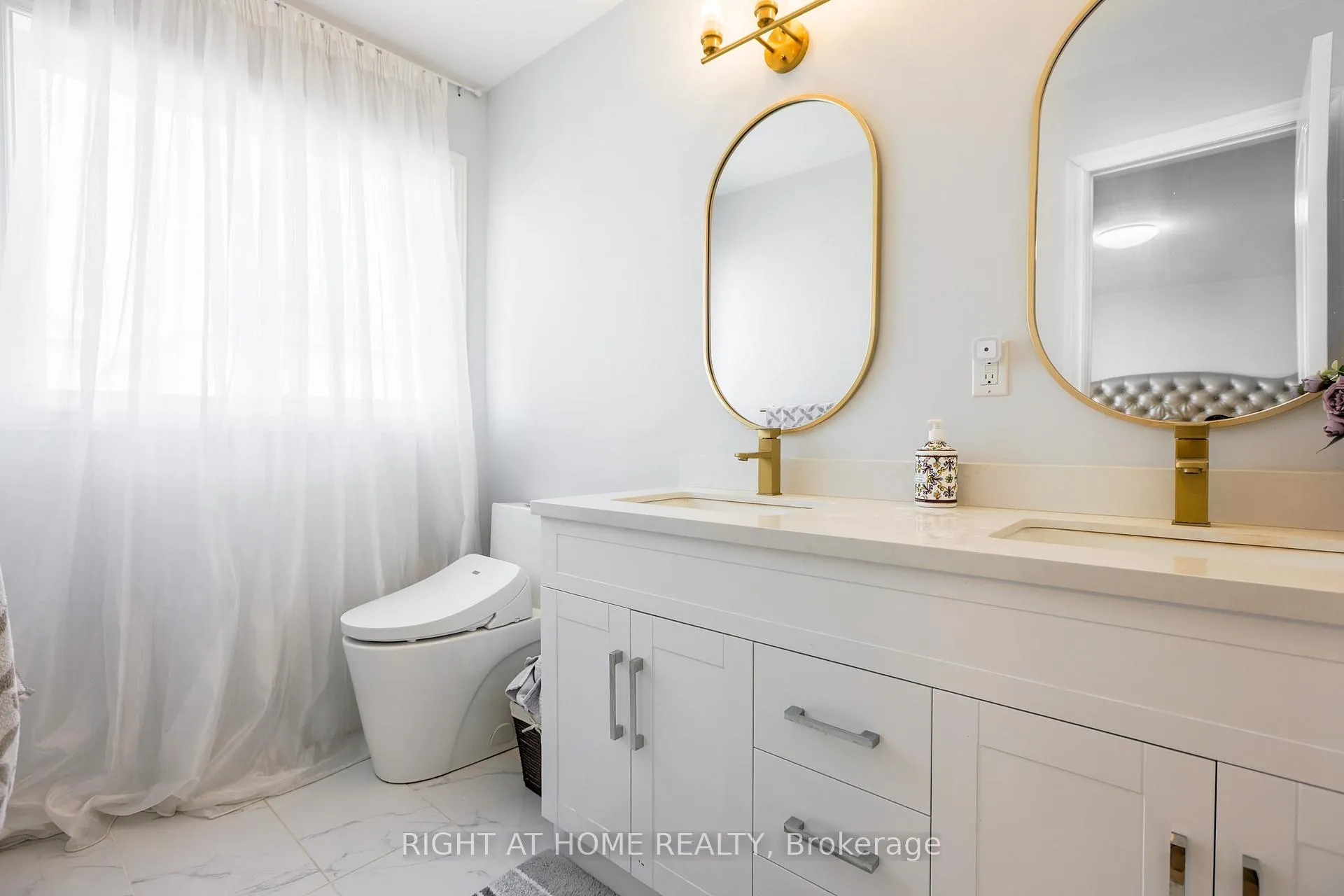 Photo 24 of 32 Eddington Place, Vaughan, Maple — HOMEH