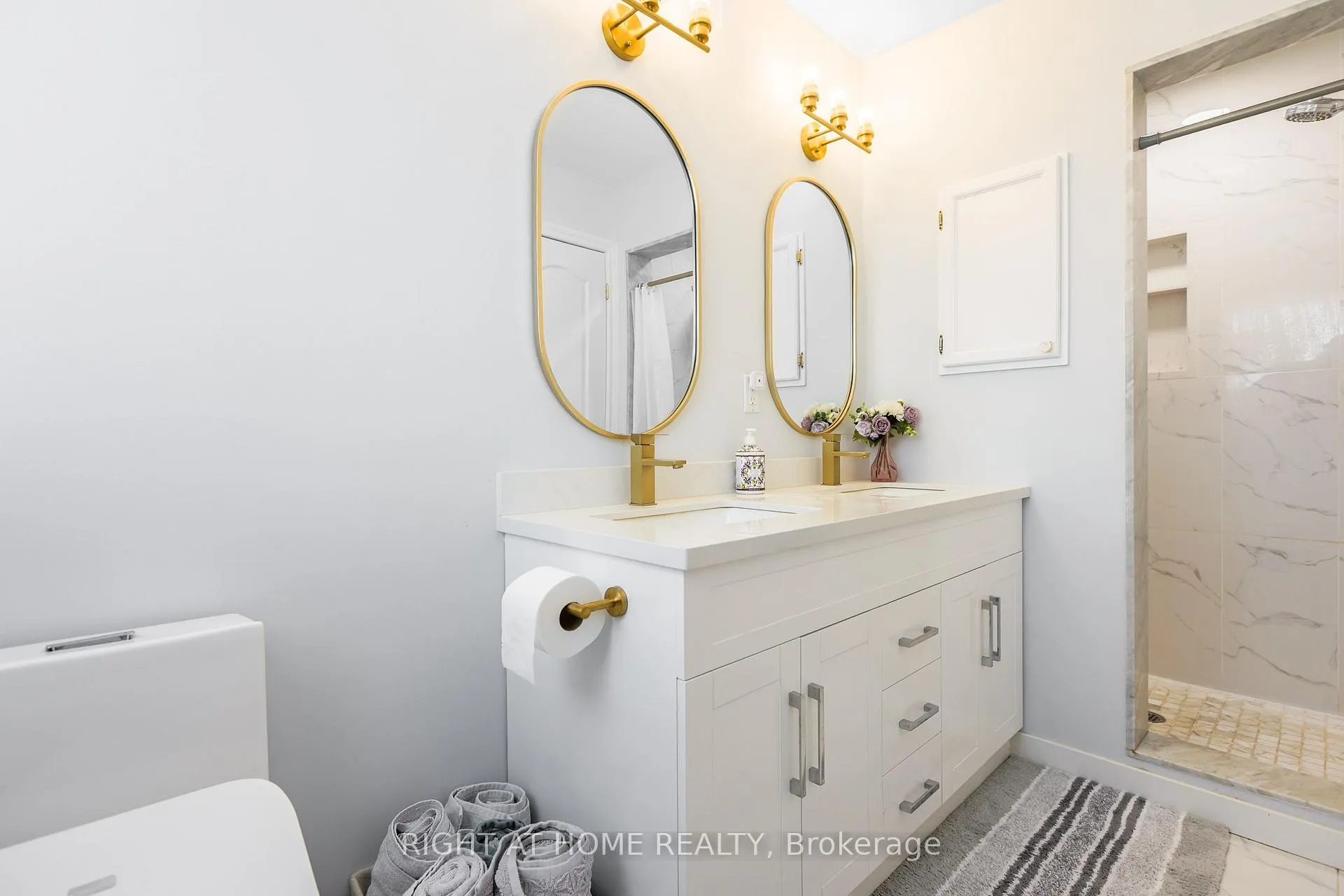 Photo 25 of 32 Eddington Place, Vaughan, Maple — HOMEH