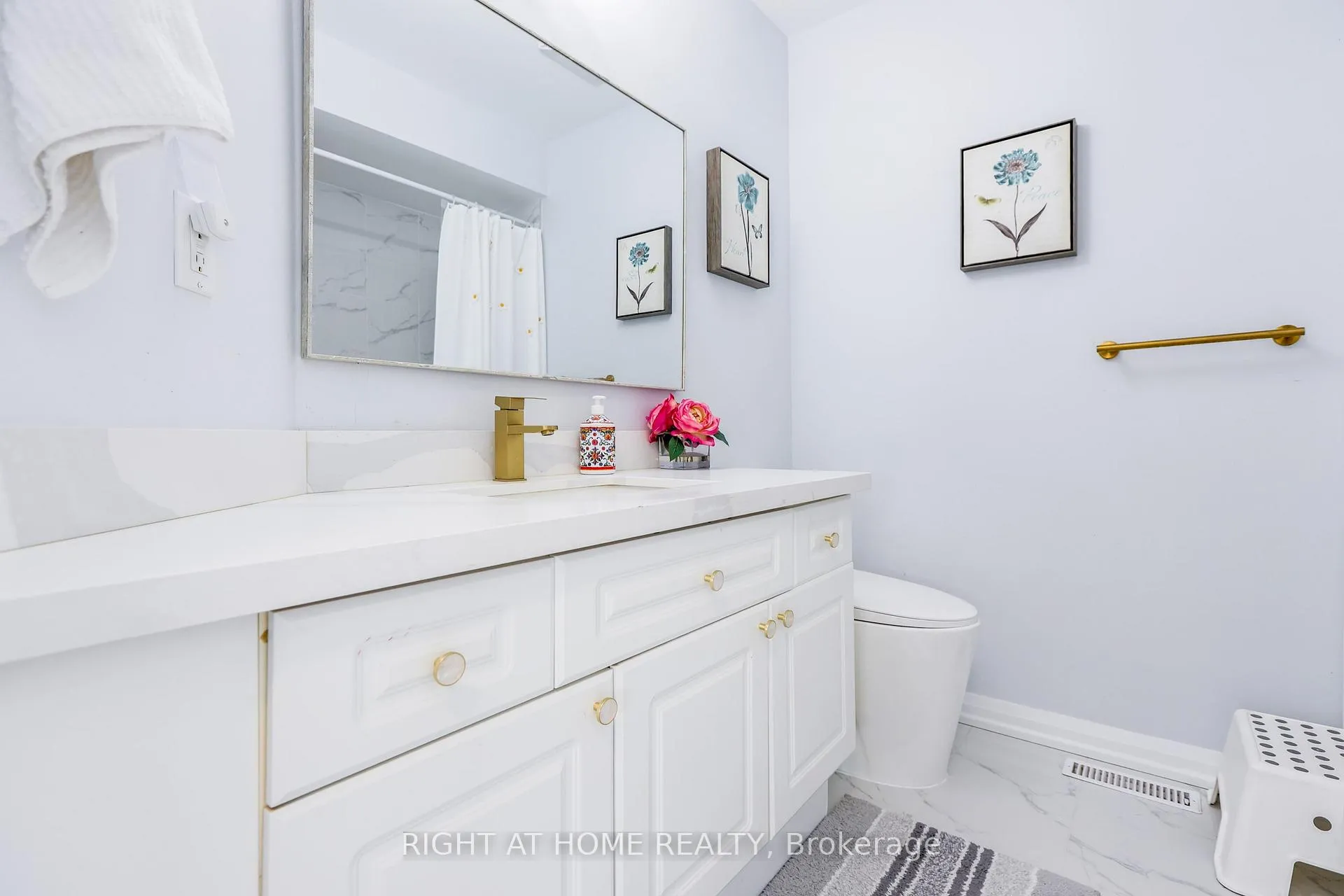 Photo 26 of 32 Eddington Place, Vaughan, Maple — HOMEH