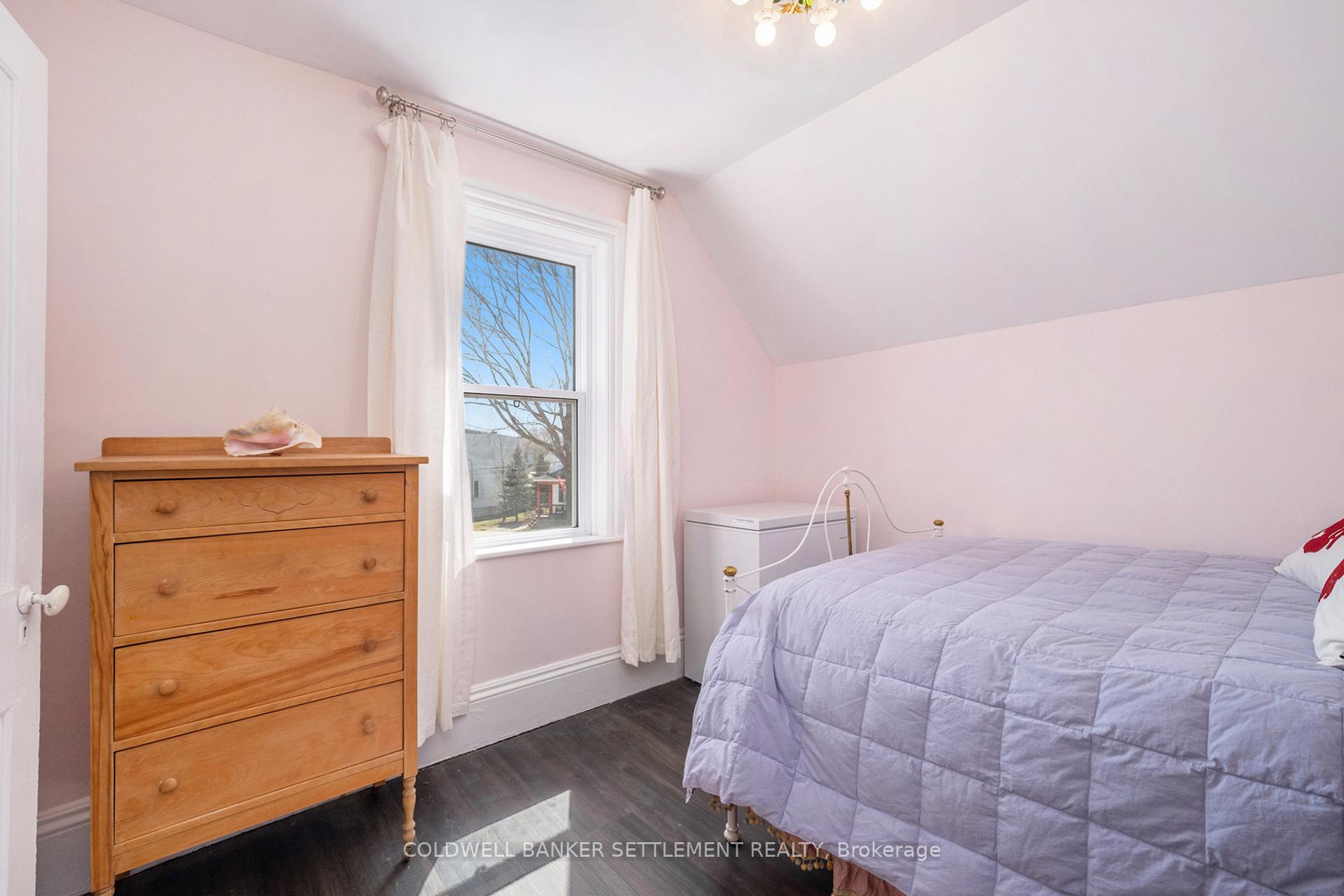 Photo 18 of 91 William Street E, Smiths Falls — HOMEH
