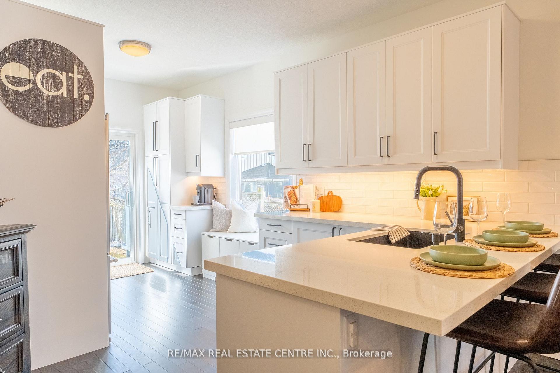 Photo 12 of 942 Greenwood Crescent, Shelburne — HOMEH