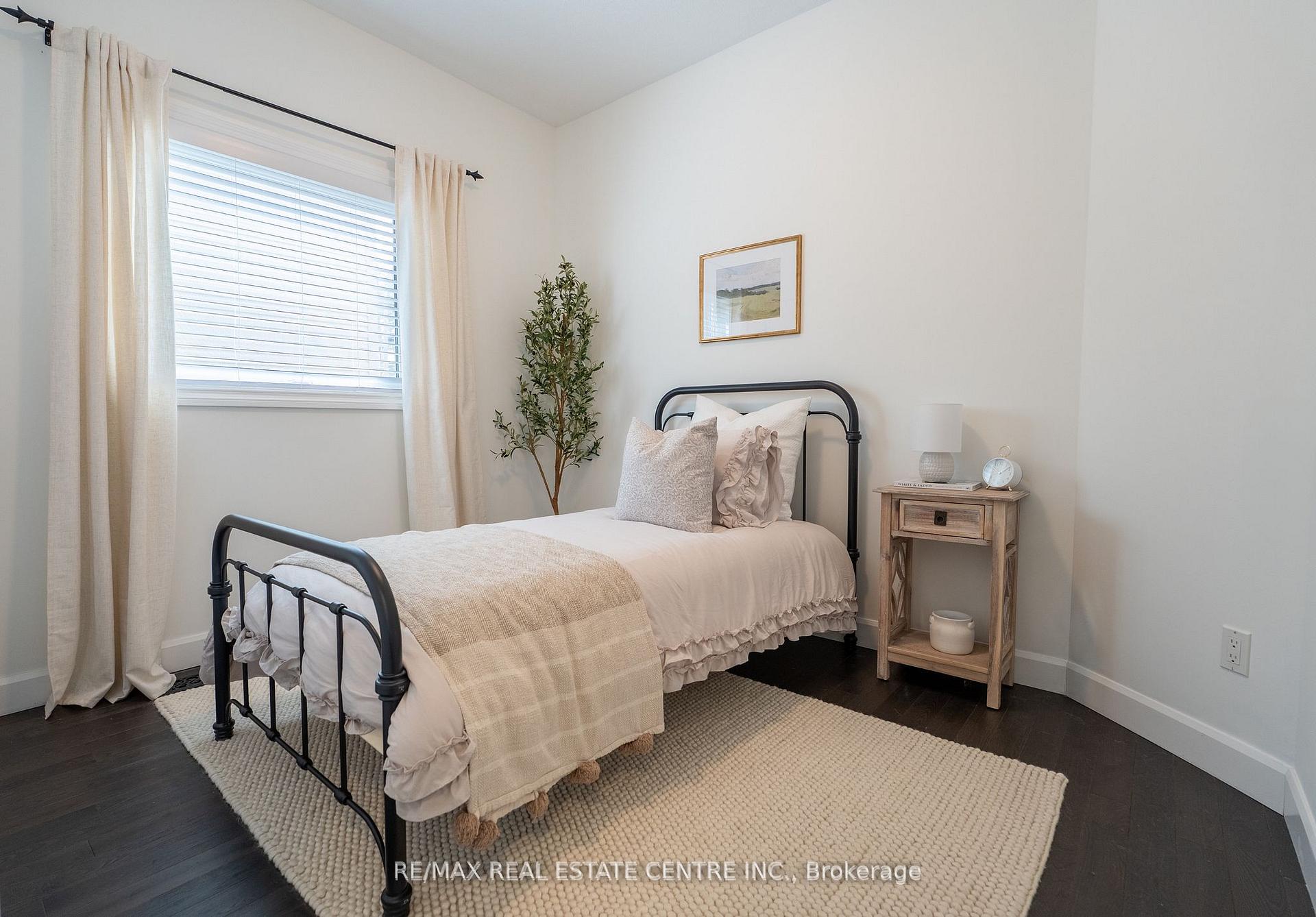 Photo 25 of 942 Greenwood Crescent, Shelburne — HOMEH