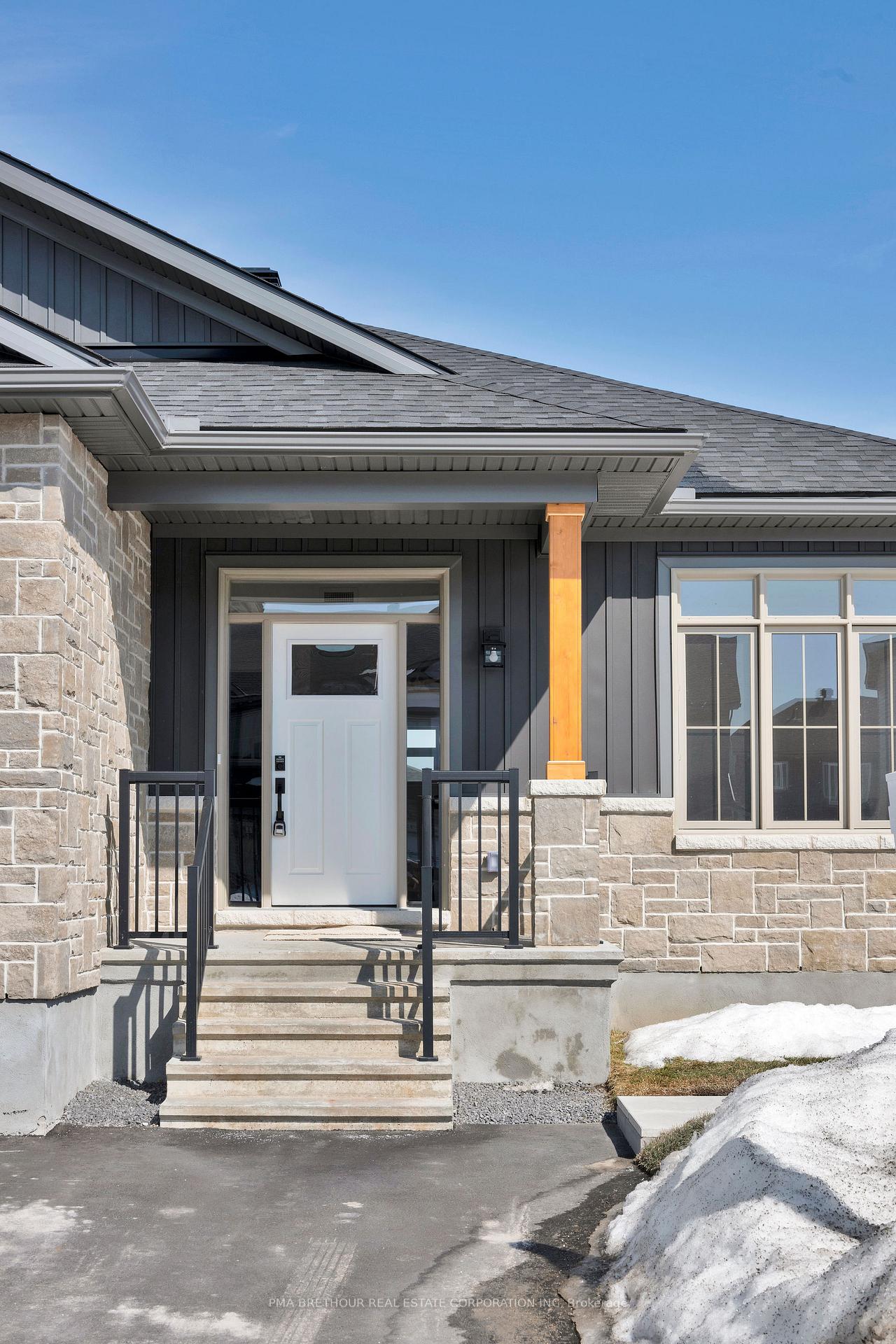 Photo 2 of 88 Whitcomb Crescent, Smiths Falls — HOMEH