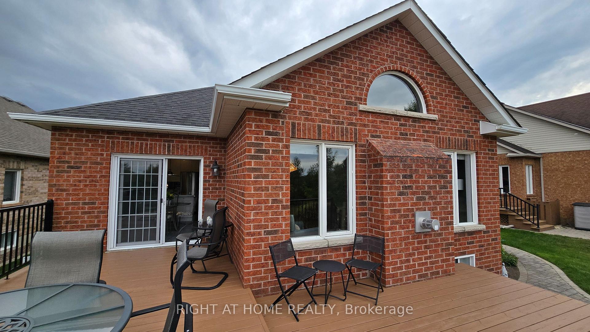 Photo 4 of 299 Waterbury Crescent, Scugog, Port Perry — HOMEH