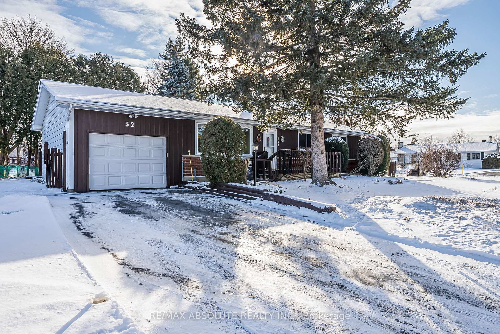Photo 2 of 32 Cremona Crescent, Ottawa, Manordale — HOMEH