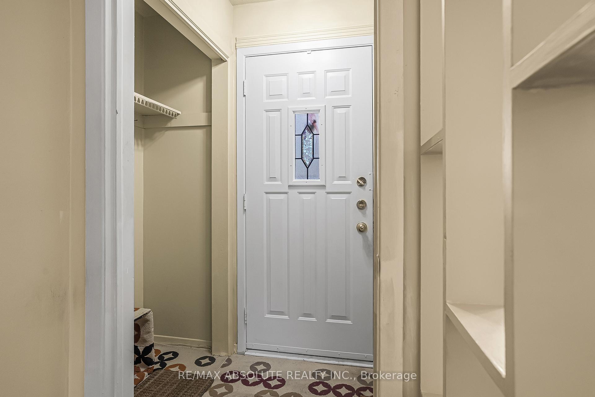Photo 4 of 32 Cremona Crescent, Ottawa, Manordale — HOMEH