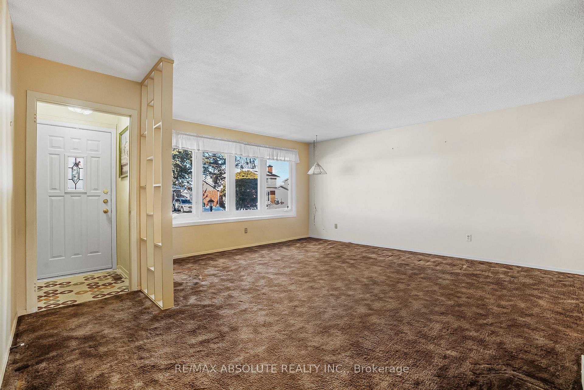 Photo 5 of 32 Cremona Crescent, Ottawa, Manordale — HOMEH