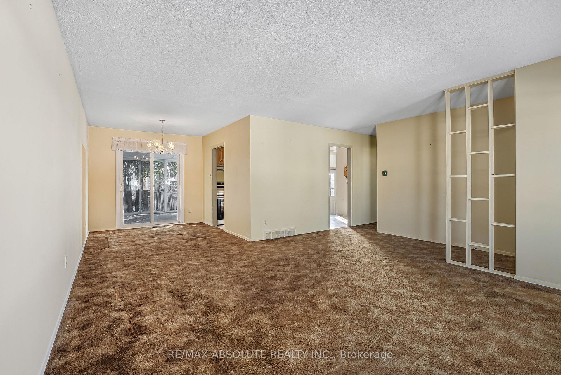 Photo 6 of 32 Cremona Crescent, Ottawa, Manordale — HOMEH