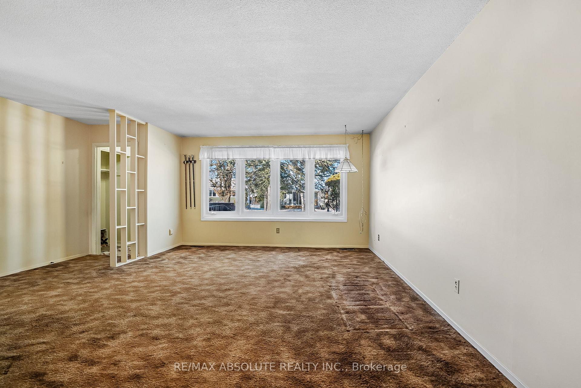 Photo 8 of 32 Cremona Crescent, Ottawa, Manordale — HOMEH