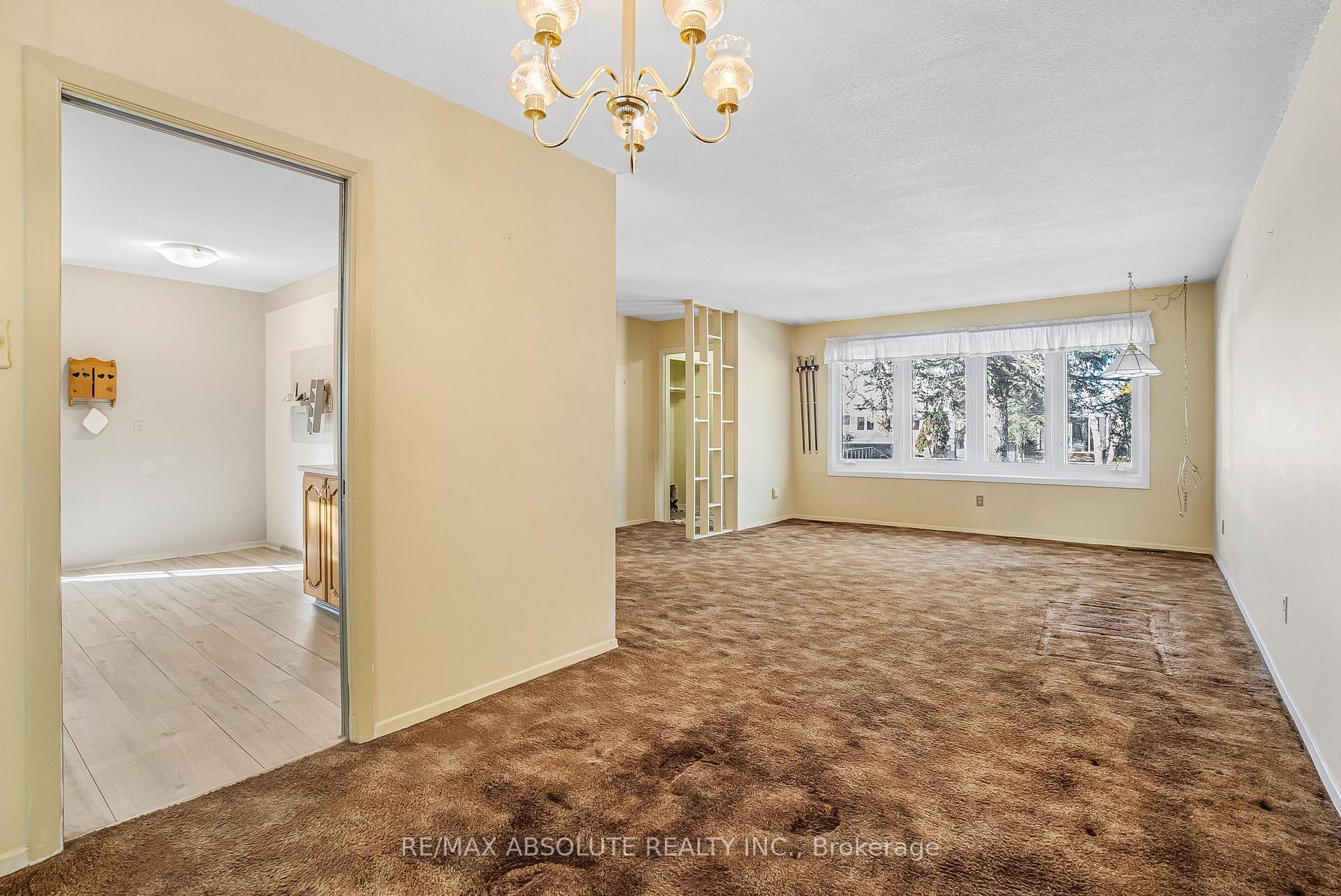Photo 9 of 32 Cremona Crescent, Ottawa, Manordale — HOMEH