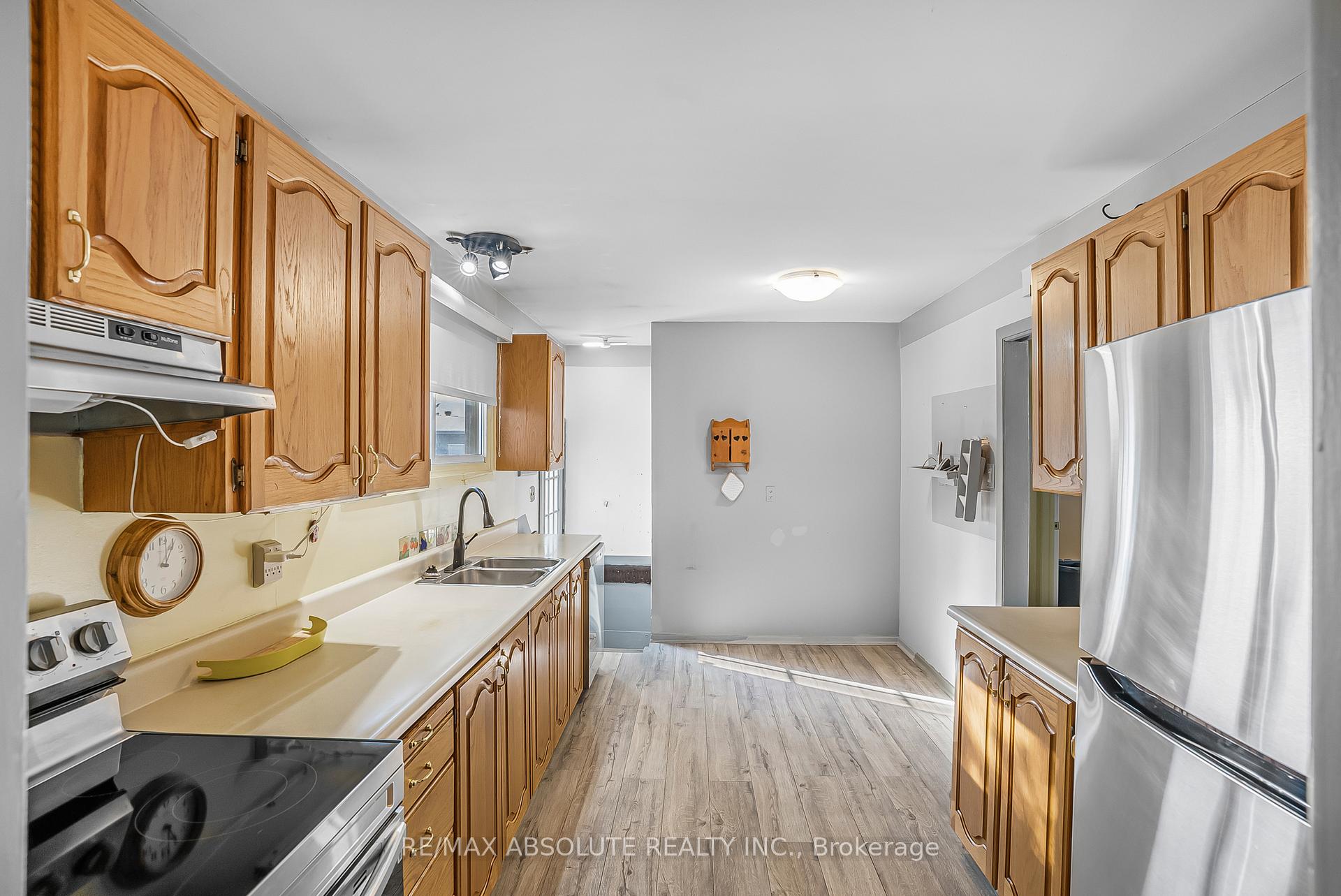 Photo 10 of 32 Cremona Crescent, Ottawa, Manordale — HOMEH