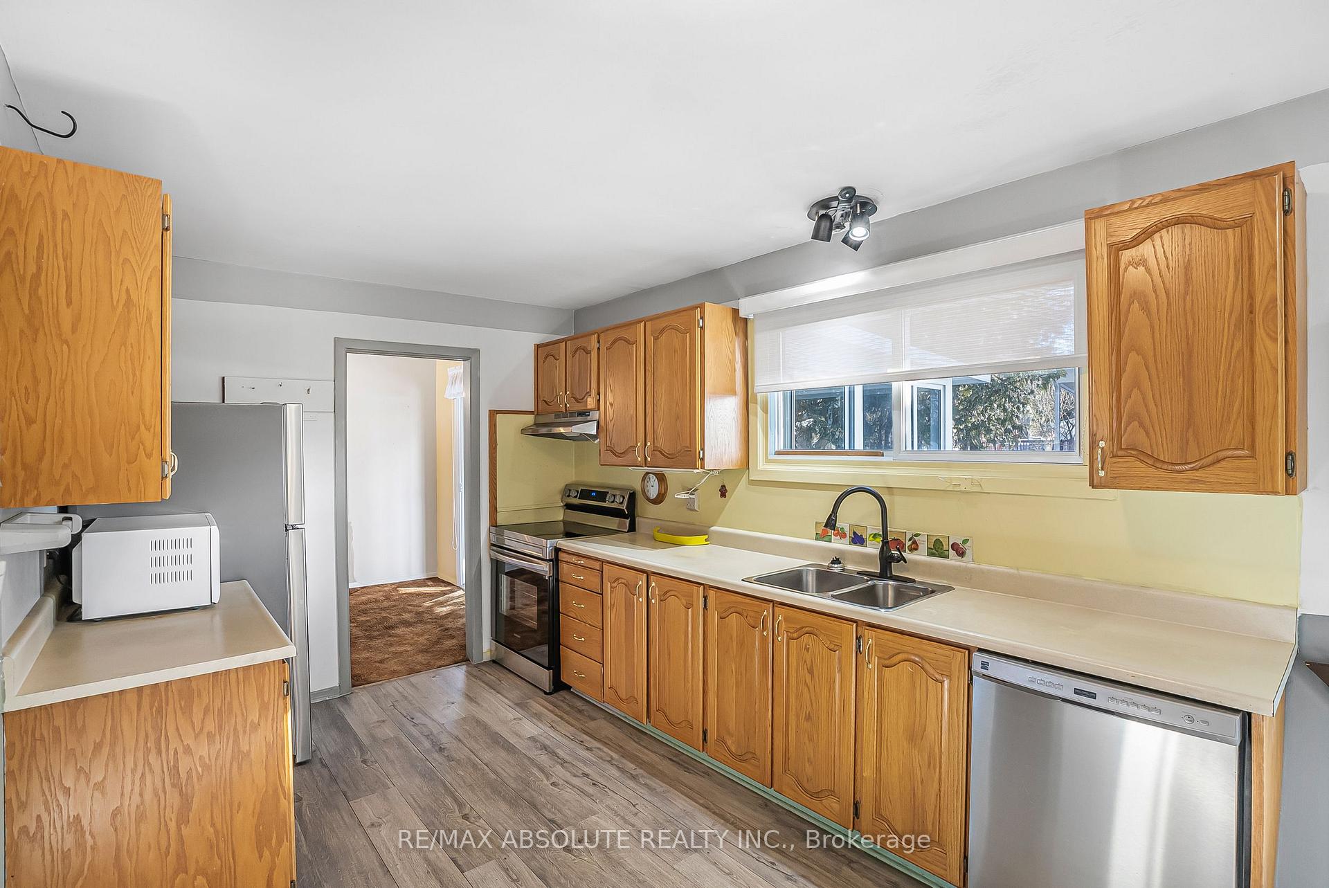 Photo 12 of 32 Cremona Crescent, Ottawa, Manordale — HOMEH