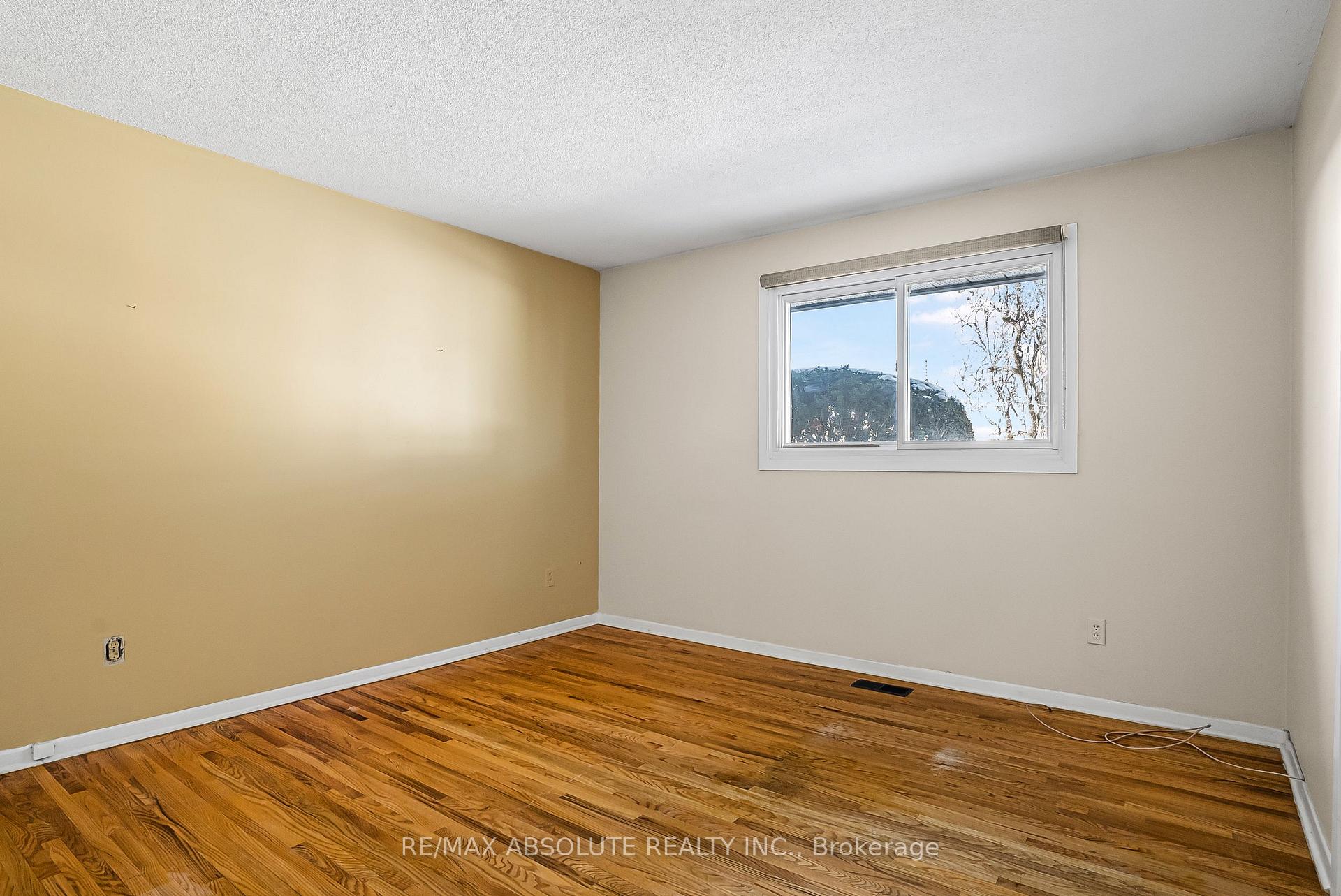 Photo 14 of 32 Cremona Crescent, Ottawa, Manordale — HOMEH