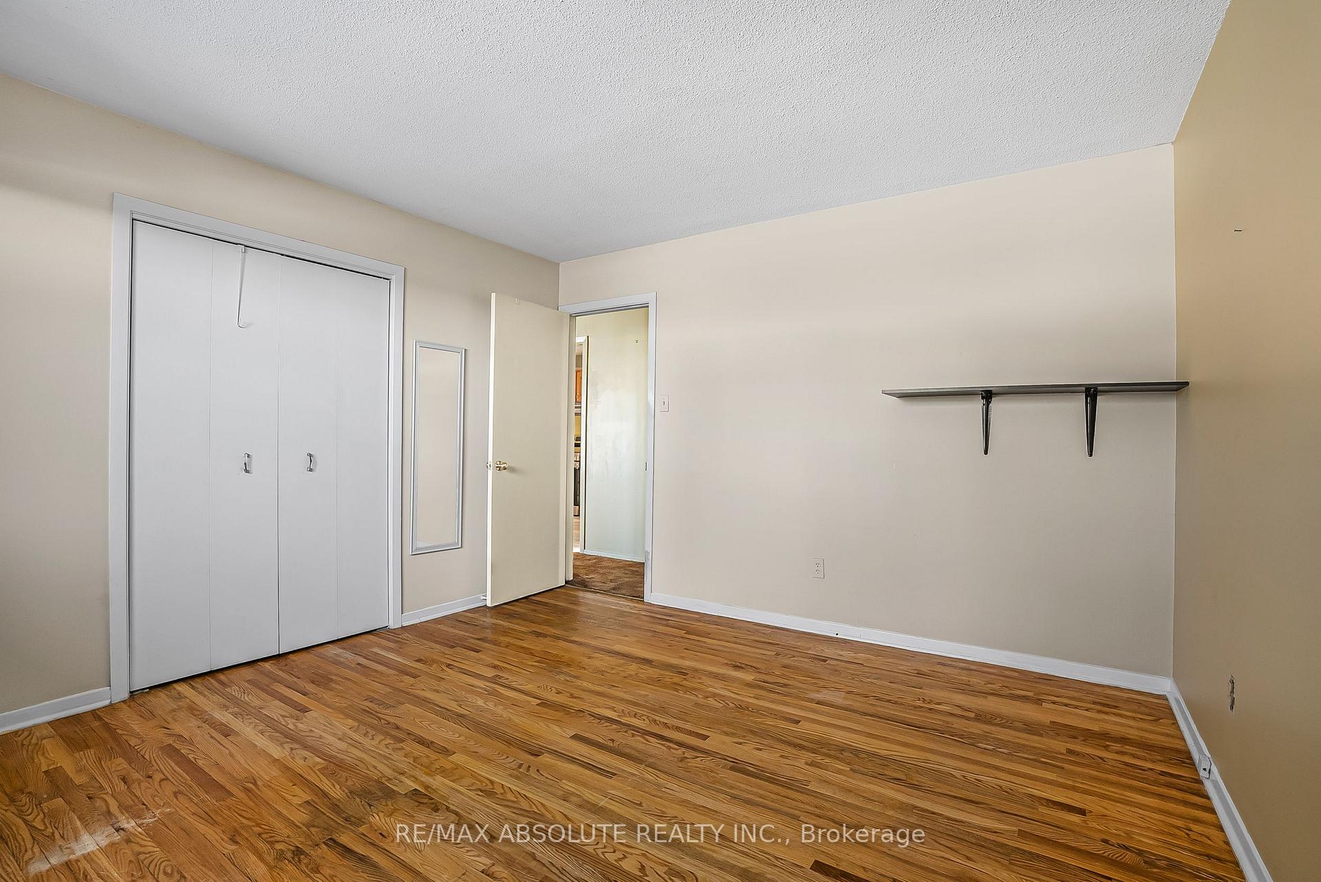 Photo 15 of 32 Cremona Crescent, Ottawa, Manordale — HOMEH