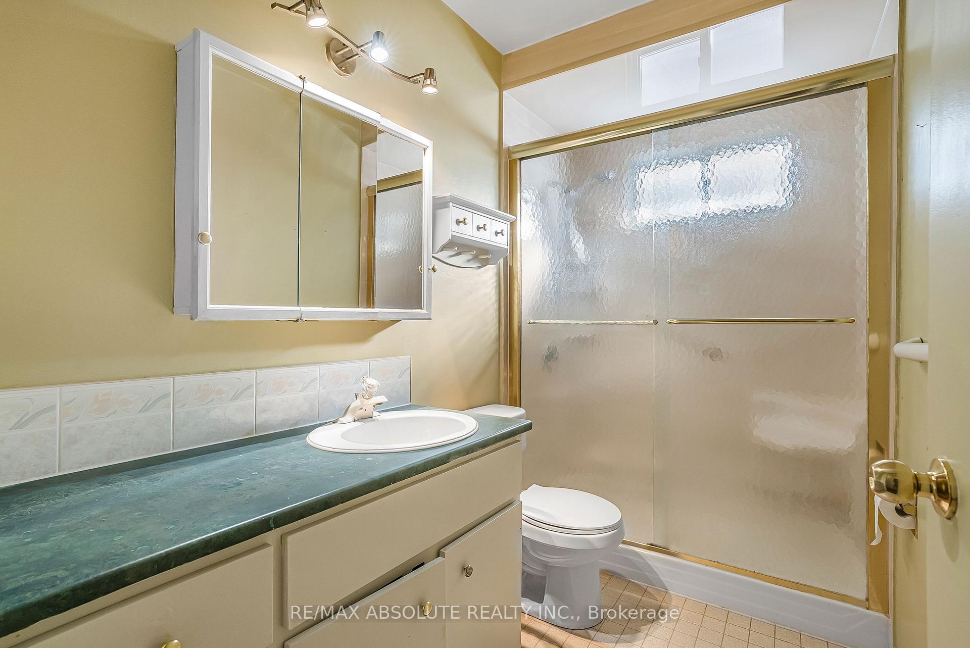 Photo 16 of 32 Cremona Crescent, Ottawa, Manordale — HOMEH