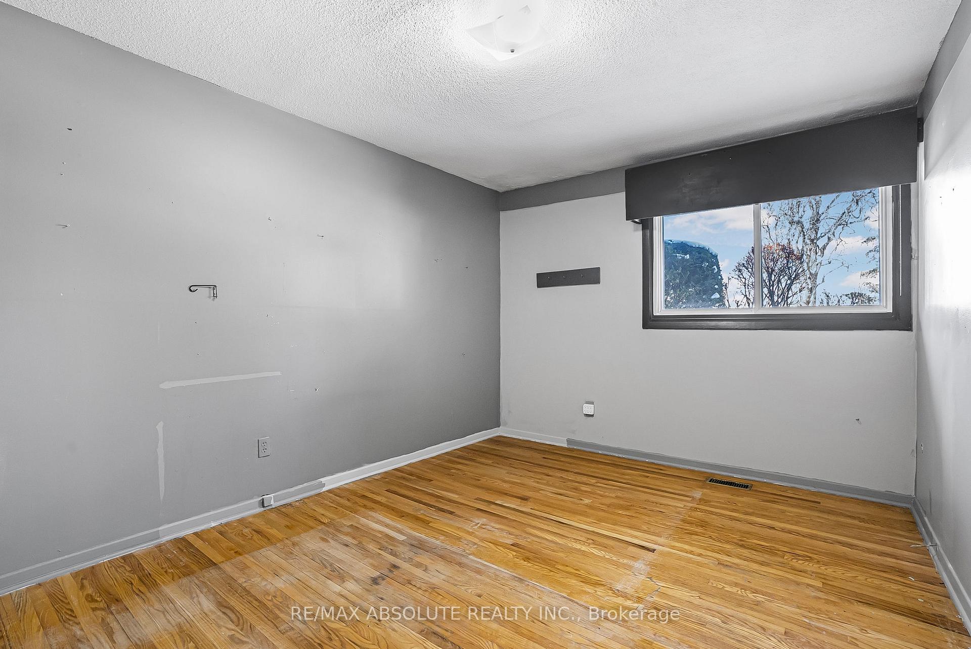 Photo 19 of 32 Cremona Crescent, Ottawa, Manordale — HOMEH