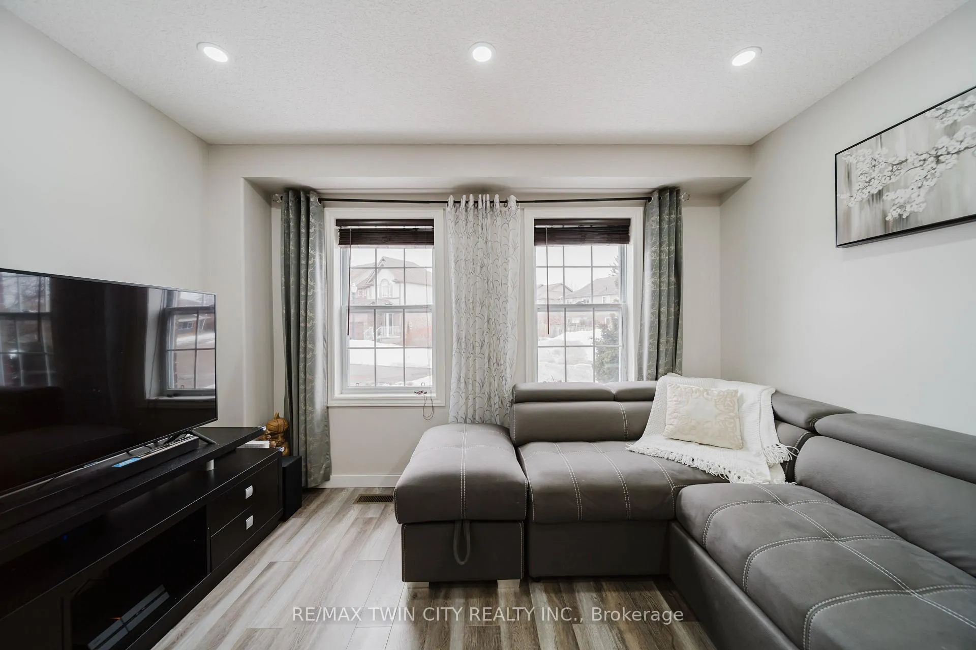 Photo 7 of Unit 2, 214 Snyder's Road W, Wilmot — HOMEH