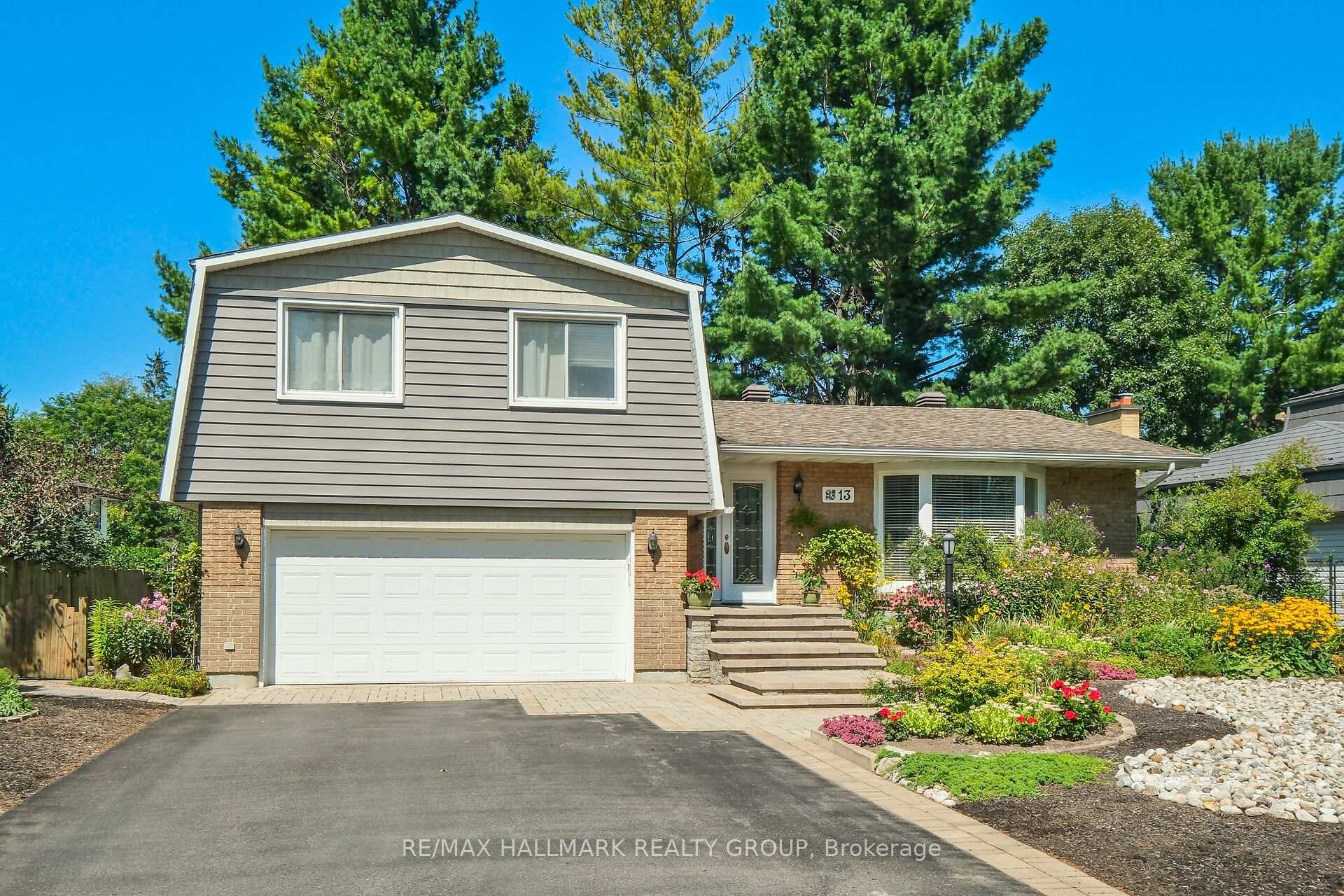 Photo 2 of 13 Cosburn Avenue, Ottawa, Arlington Woods — HOMEH