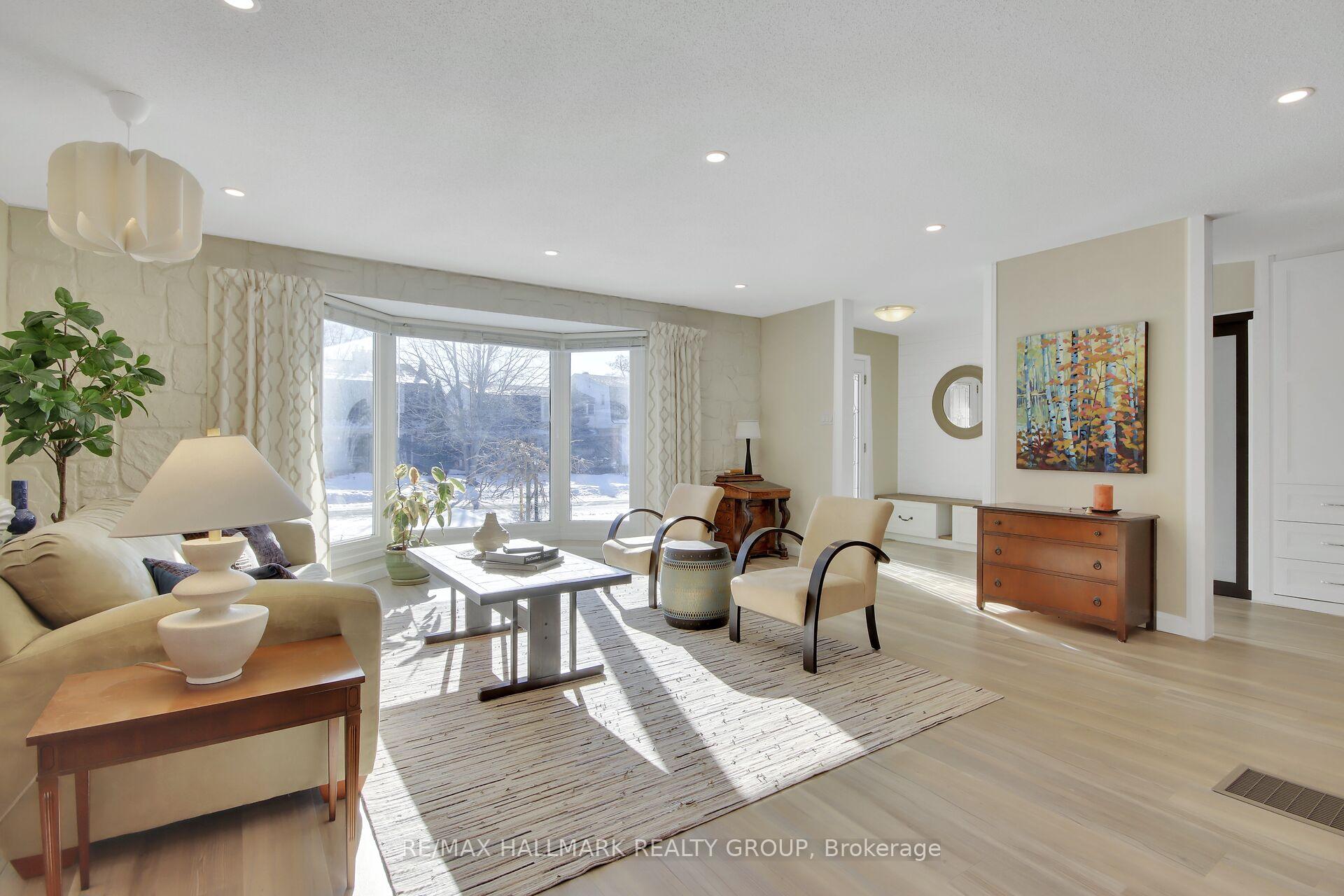 Photo 5 of 13 Cosburn Avenue, Ottawa, Arlington Woods — HOMEH