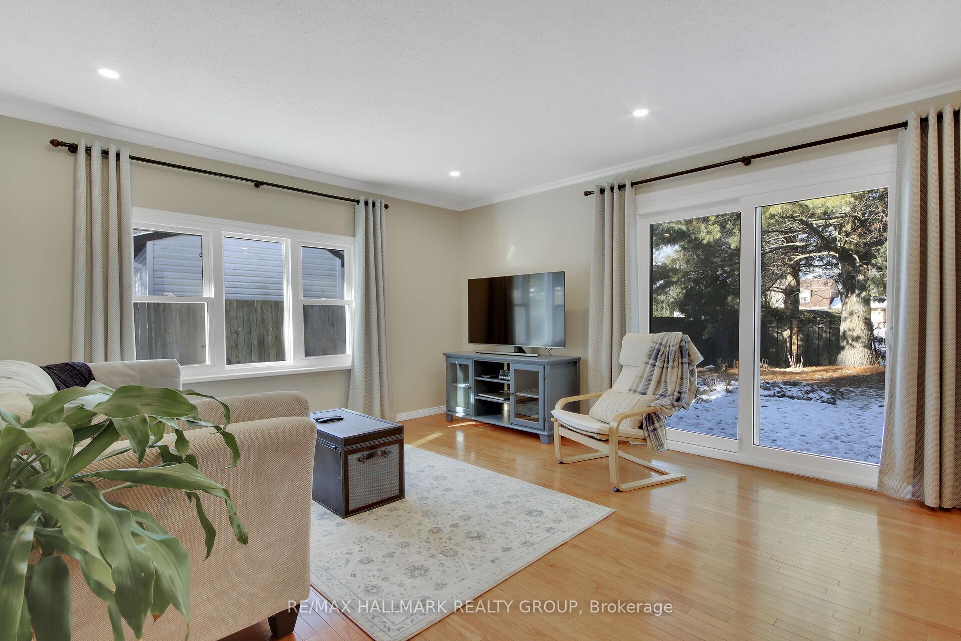 Photo 9 of 13 Cosburn Avenue, Ottawa, Arlington Woods — HOMEH