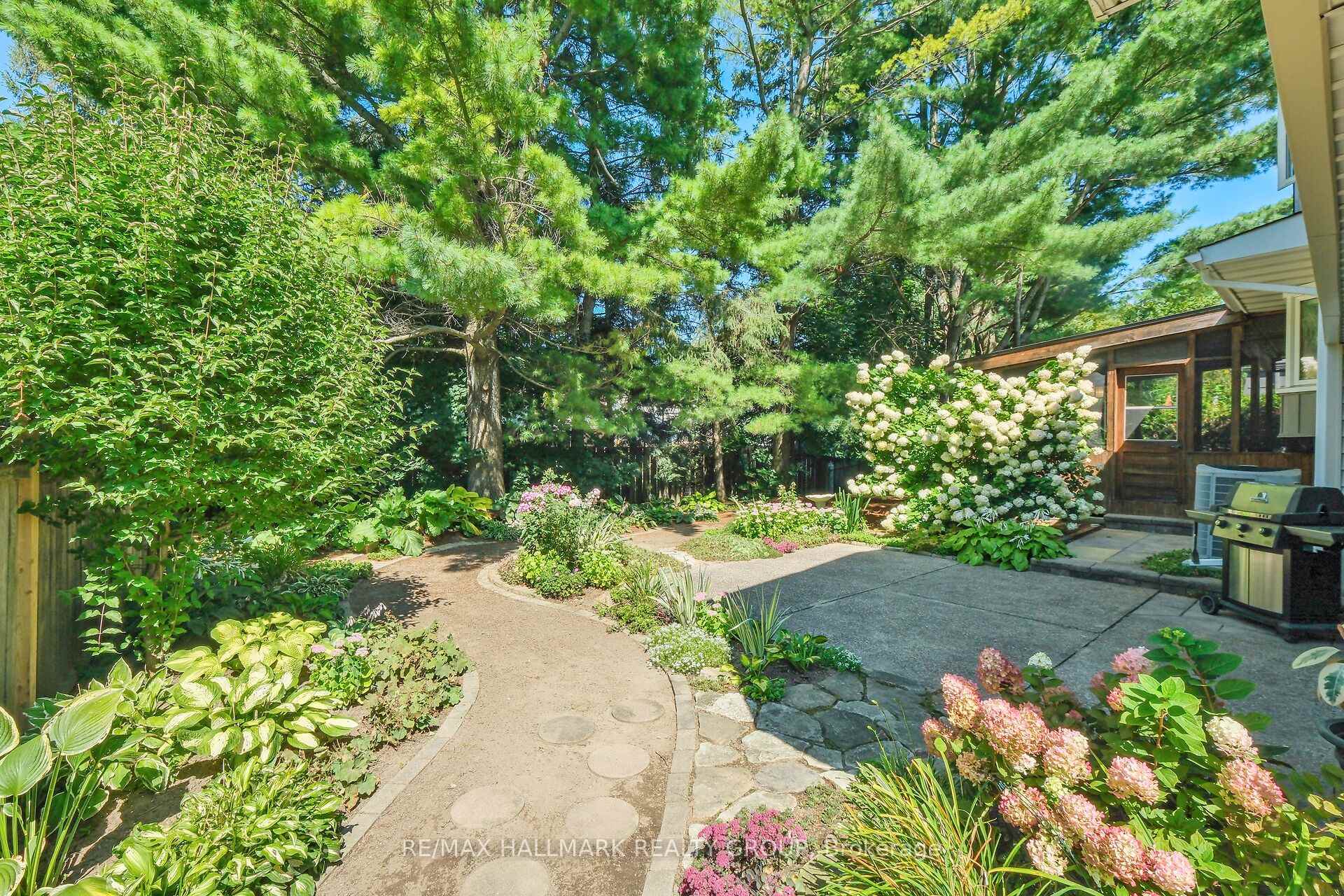 Photo 27 of 13 Cosburn Avenue, Ottawa, Arlington Woods — HOMEH