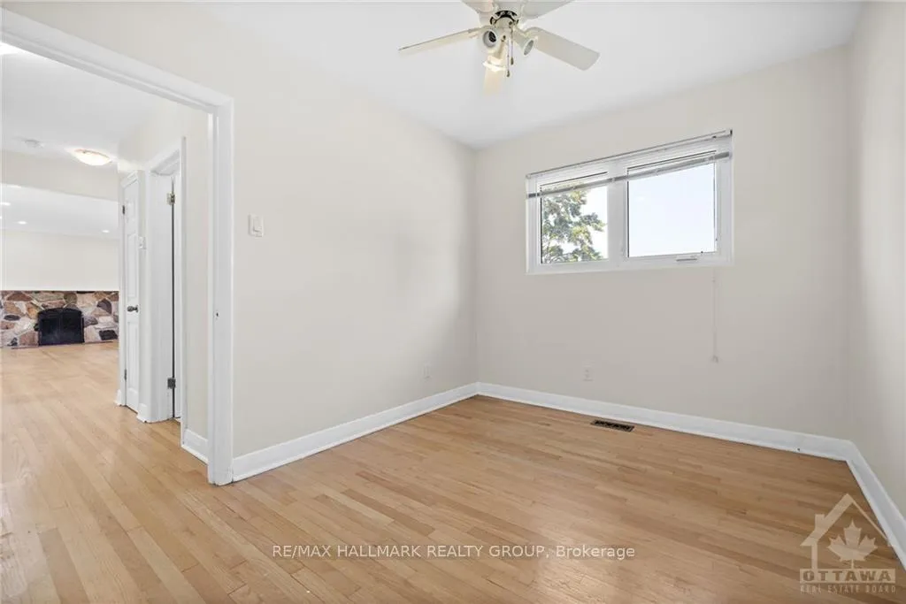 Photo 11 of 10 Roundhay Drive, Ottawa, Manordale — HOMEH
