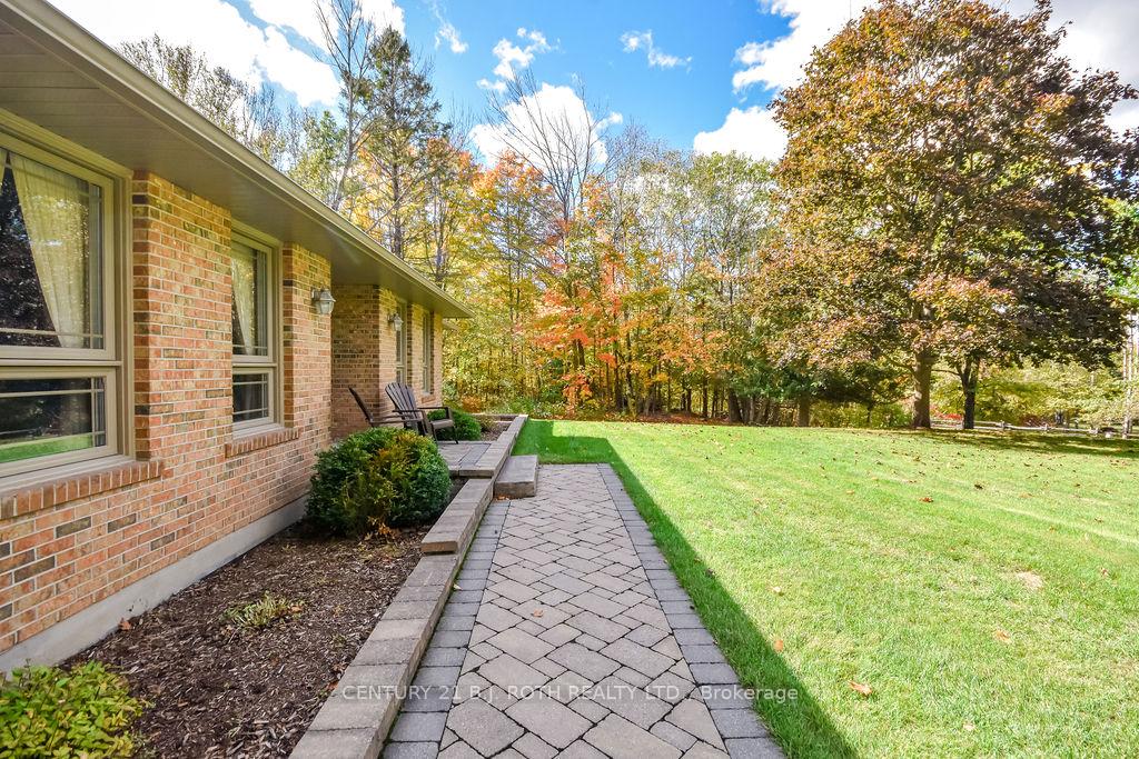 Photo 2 of 1059 Birchcliffe Crescent, Severn, Rural Severn — HOMEH