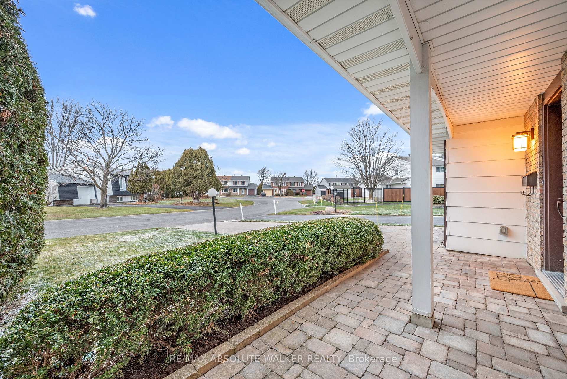 Photo 3 of 9 Bainbridge Avenue, Ottawa, Craig Henry/Woodvale — HOMEH