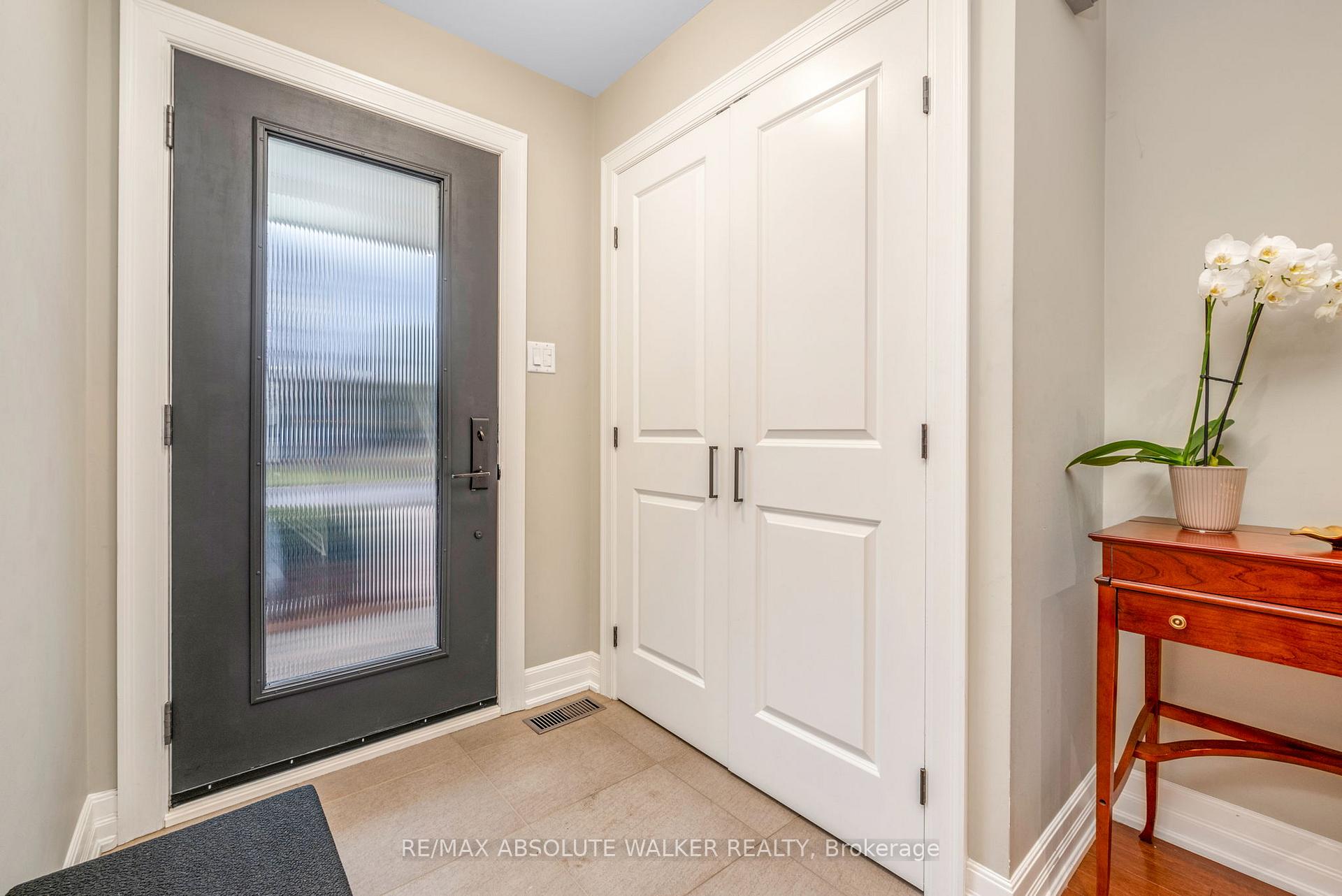 Photo 4 of 9 Bainbridge Avenue, Ottawa, Craig Henry/Woodvale — HOMEH