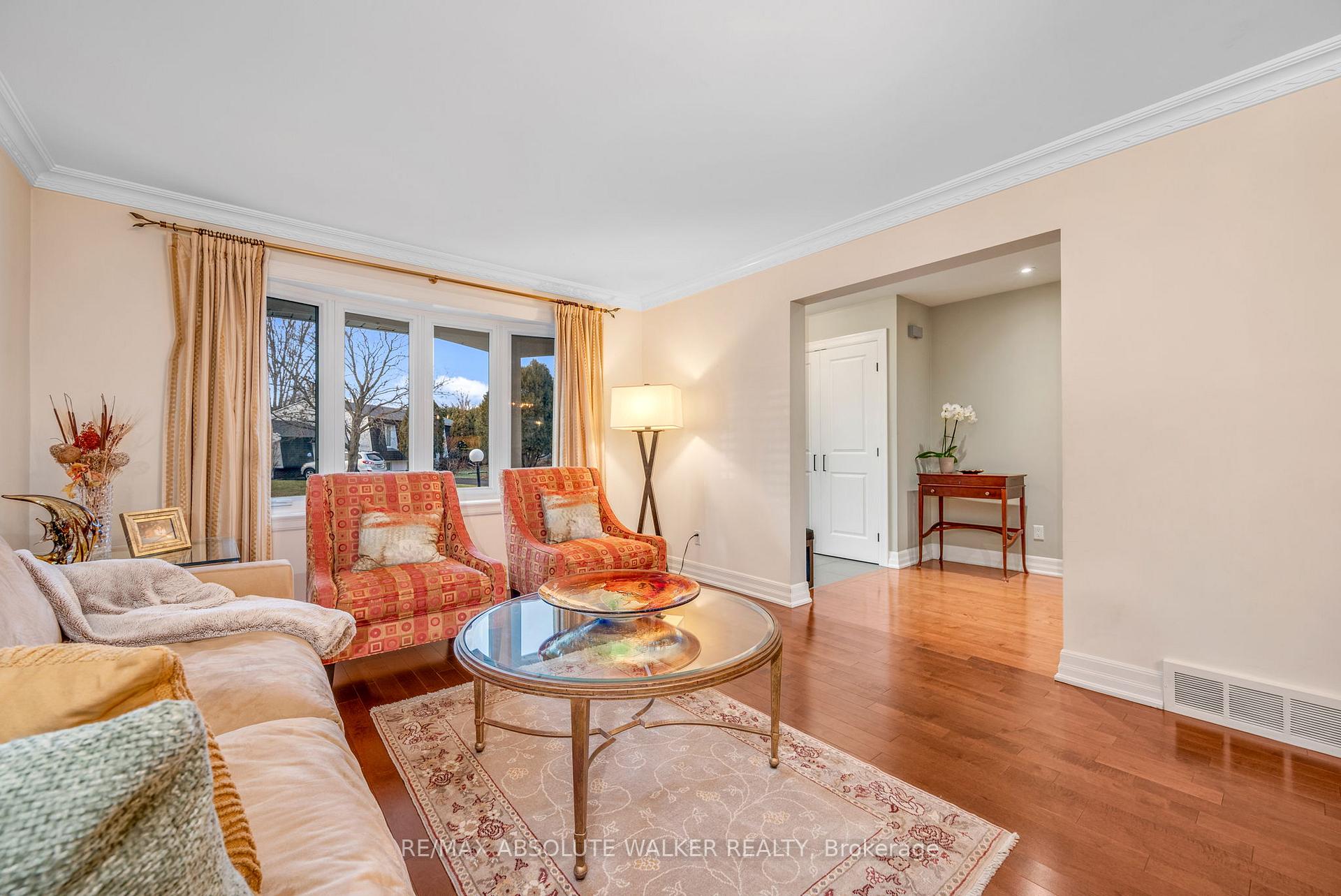 Photo 8 of 9 Bainbridge Avenue, Ottawa, Craig Henry/Woodvale — HOMEH