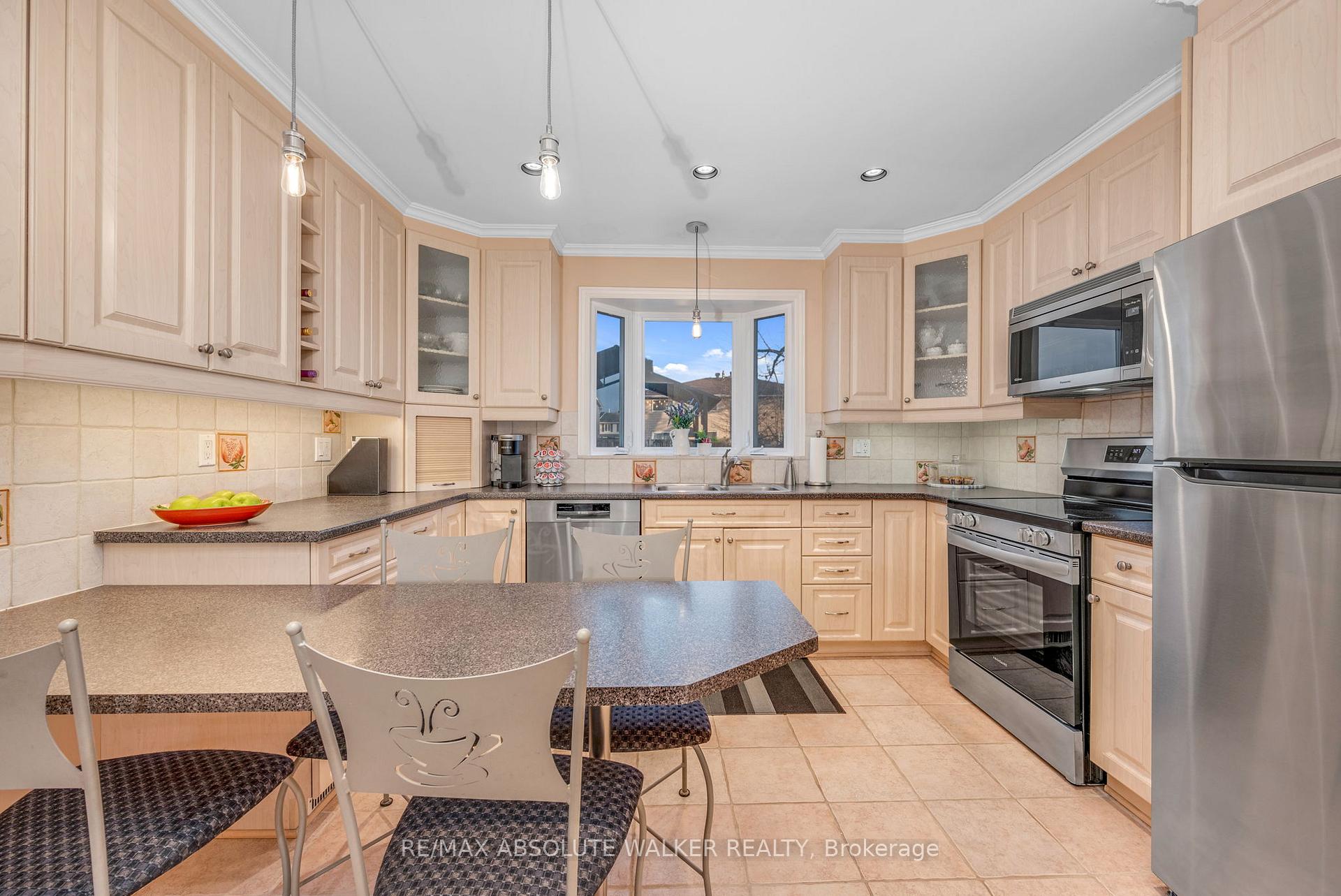 Photo 15 of 9 Bainbridge Avenue, Ottawa, Craig Henry/Woodvale — HOMEH