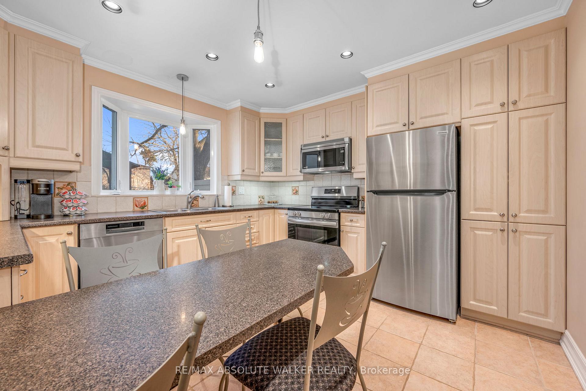 Photo 16 of 9 Bainbridge Avenue, Ottawa, Craig Henry/Woodvale — HOMEH