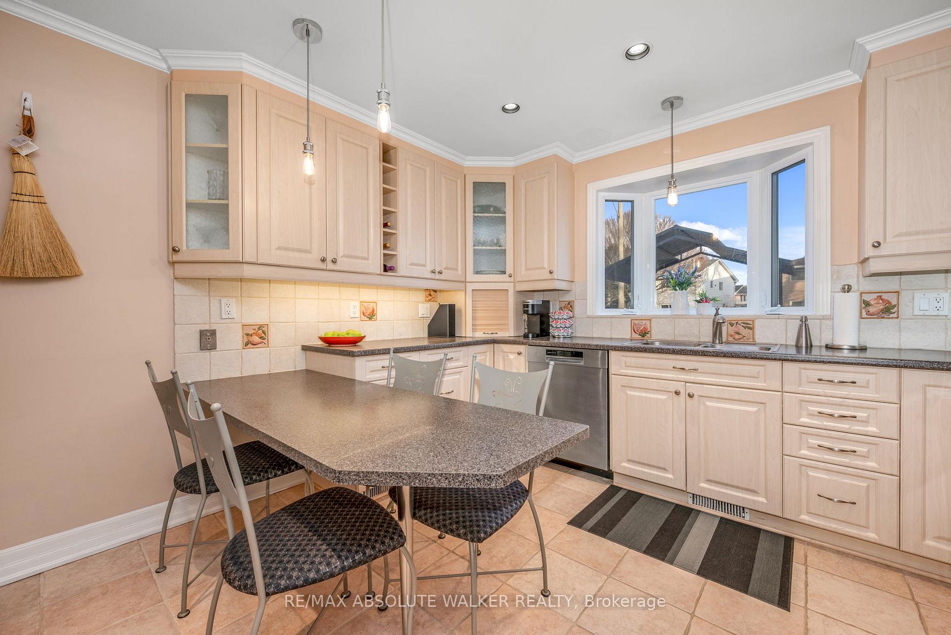 Photo 17 of 9 Bainbridge Avenue, Ottawa, Craig Henry/Woodvale — HOMEH