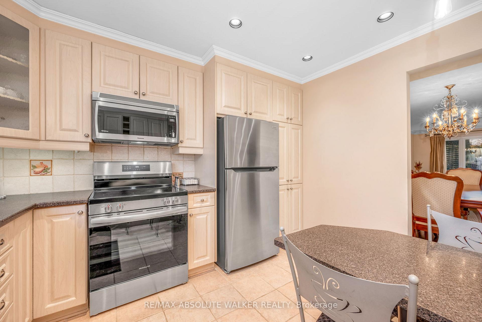 Photo 18 of 9 Bainbridge Avenue, Ottawa, Craig Henry/Woodvale — HOMEH