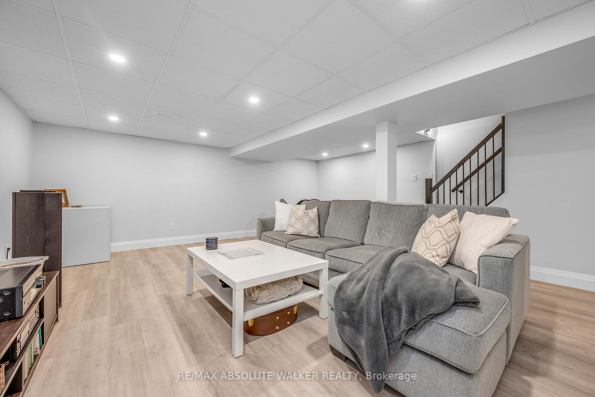 Photo 32 of 9 Bainbridge Avenue, Ottawa, Craig Henry/Woodvale — HOMEH