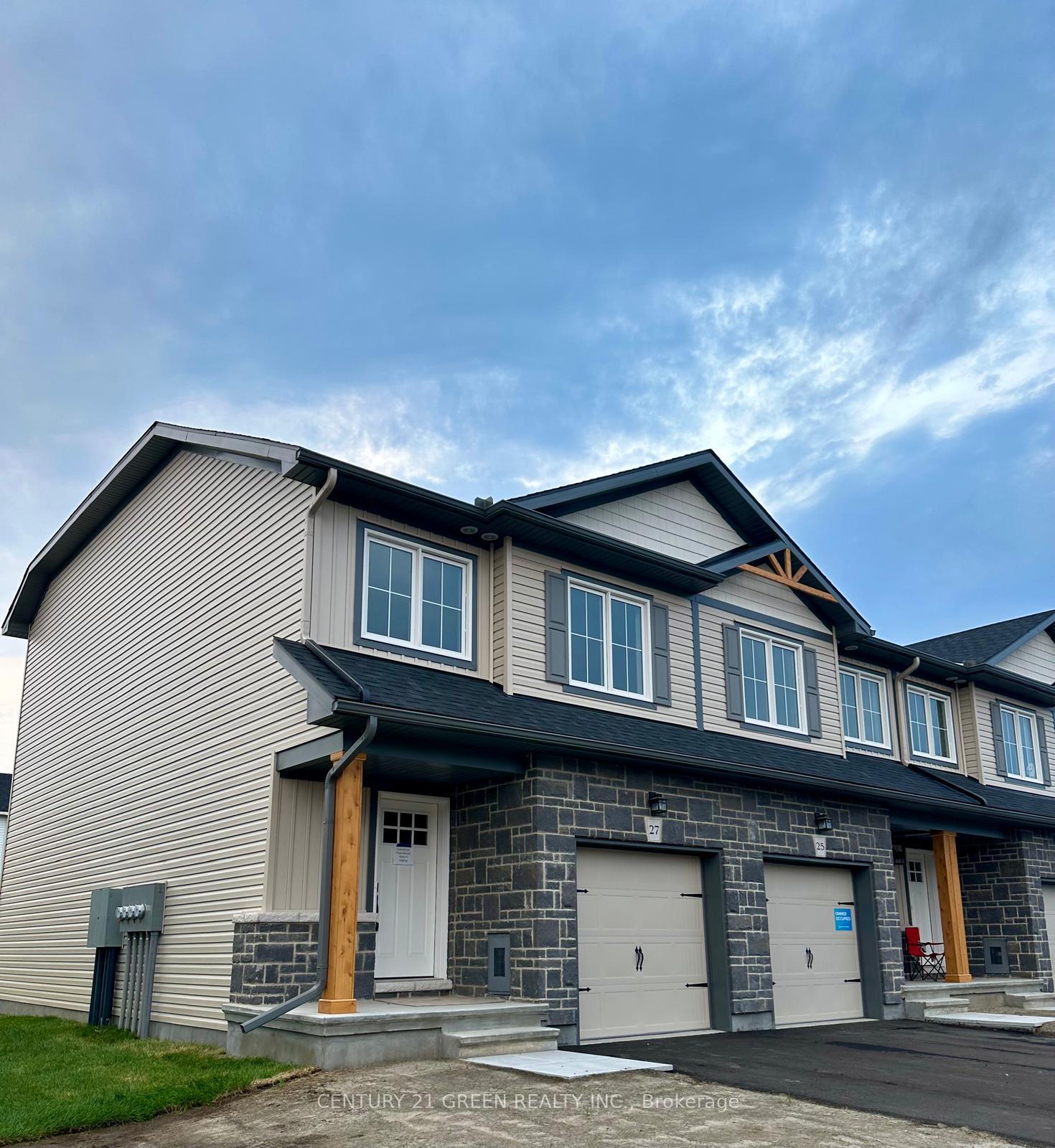 Photo 2 of 27 Margaret Graham Terrace, Smiths Falls — HOMEH