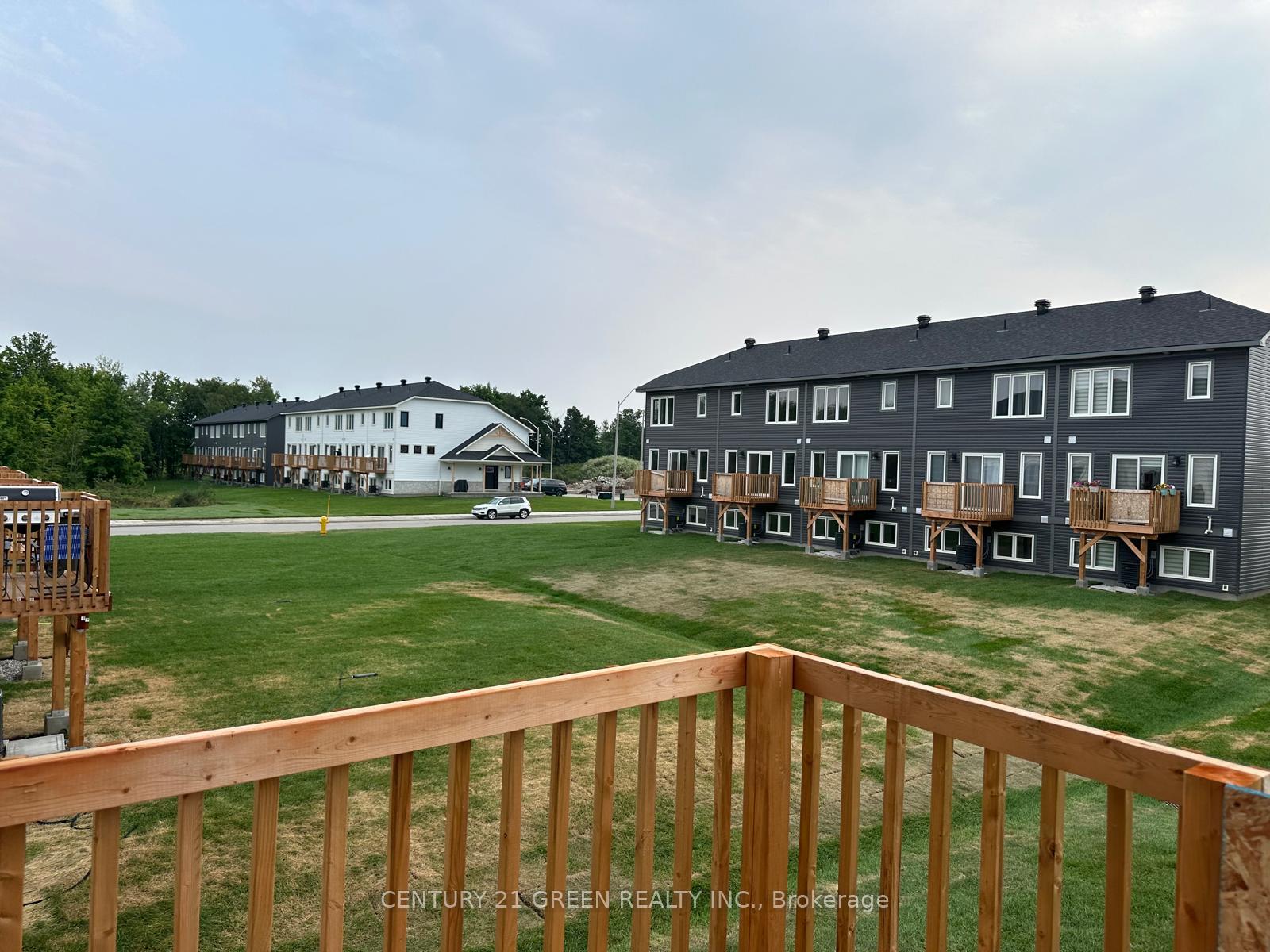 Photo 3 of 27 Margaret Graham Terrace, Smiths Falls — HOMEH