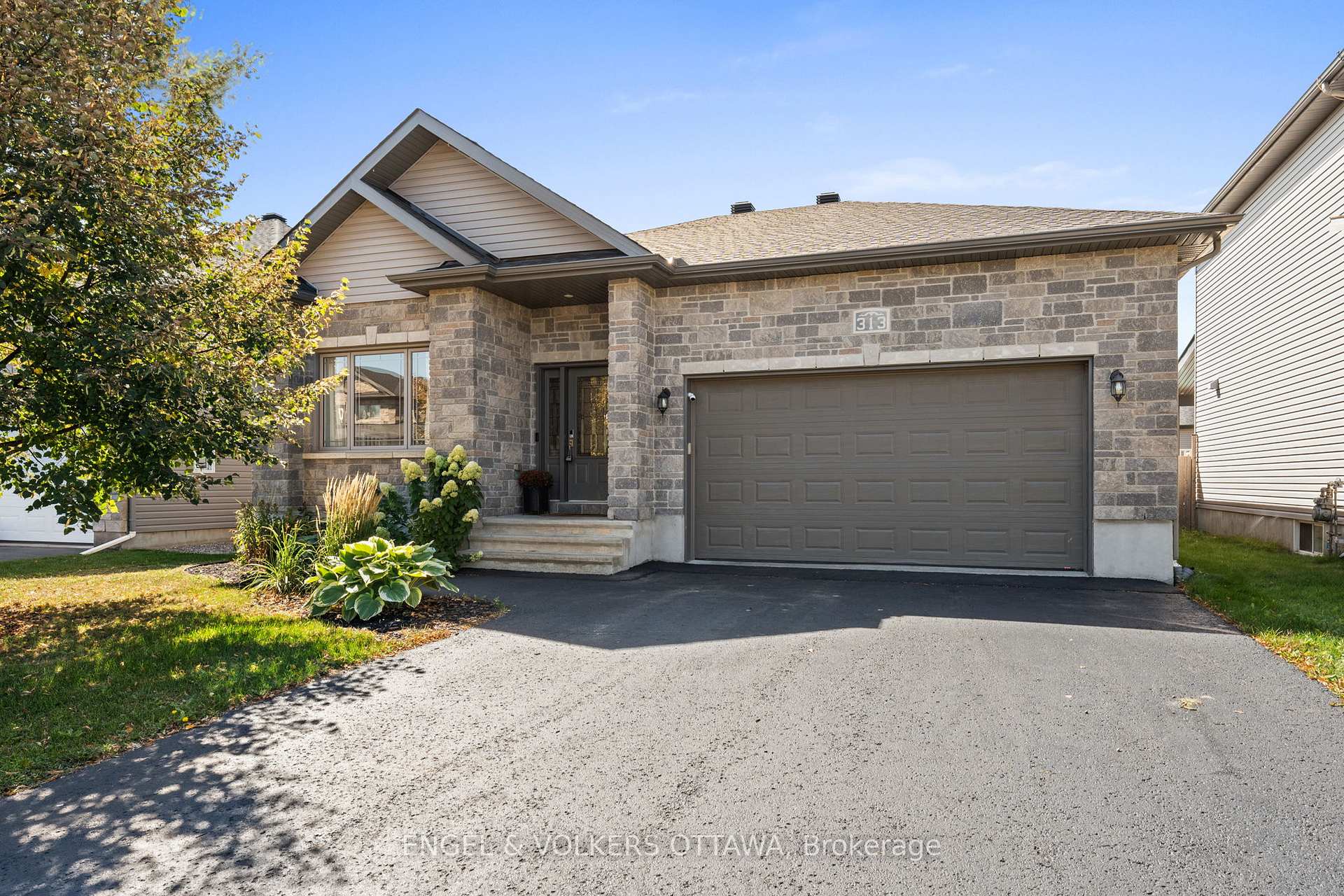 Photo 1 of 313 Colmar Street, Russell, Embrun — HOMEH