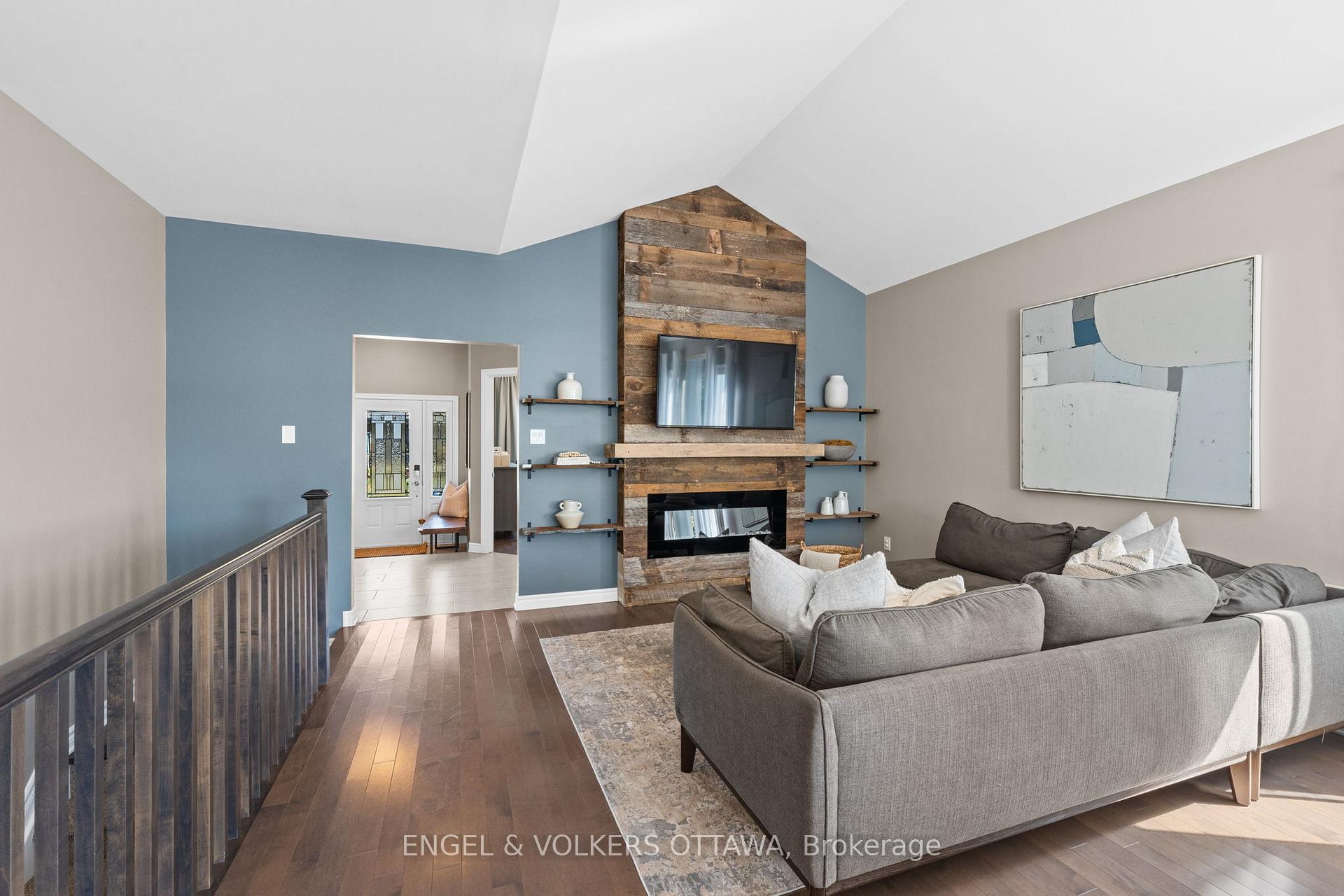 Photo 5 of 313 Colmar Street, Russell, Embrun — HOMEH
