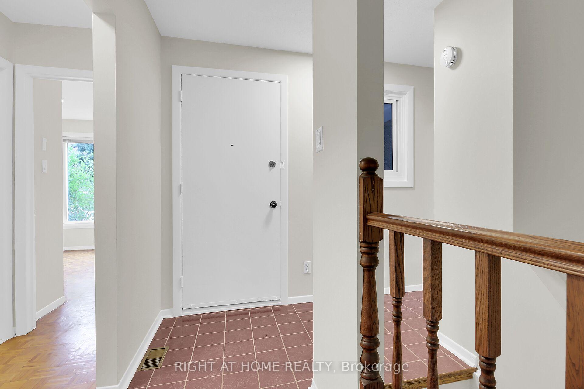 Photo 6 of 42 Grady Crescent, Ottawa, Sheahan Estates/Trend Village — HOMEH