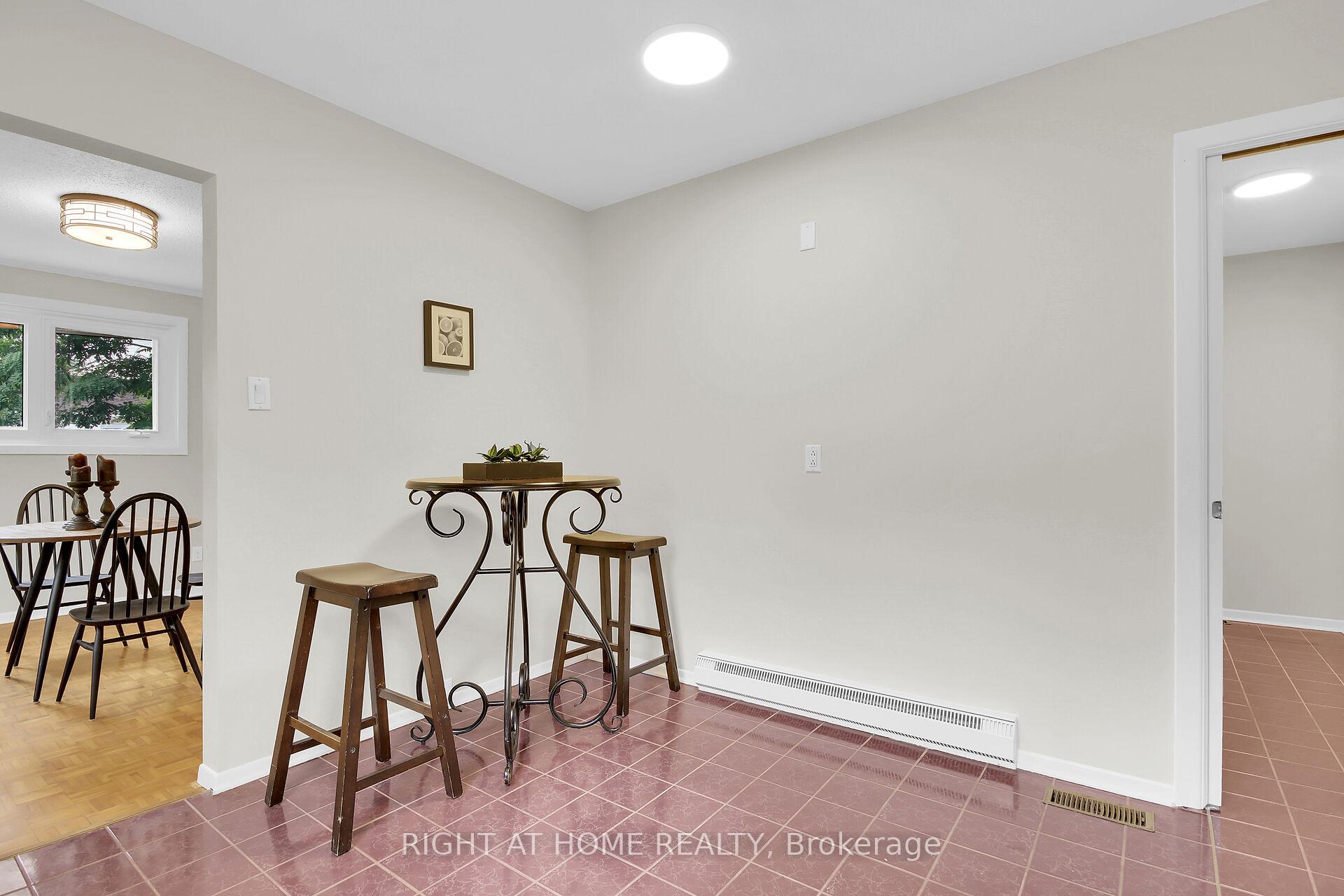 Photo 7 of 42 Grady Crescent, Ottawa, Sheahan Estates/Trend Village — HOMEH