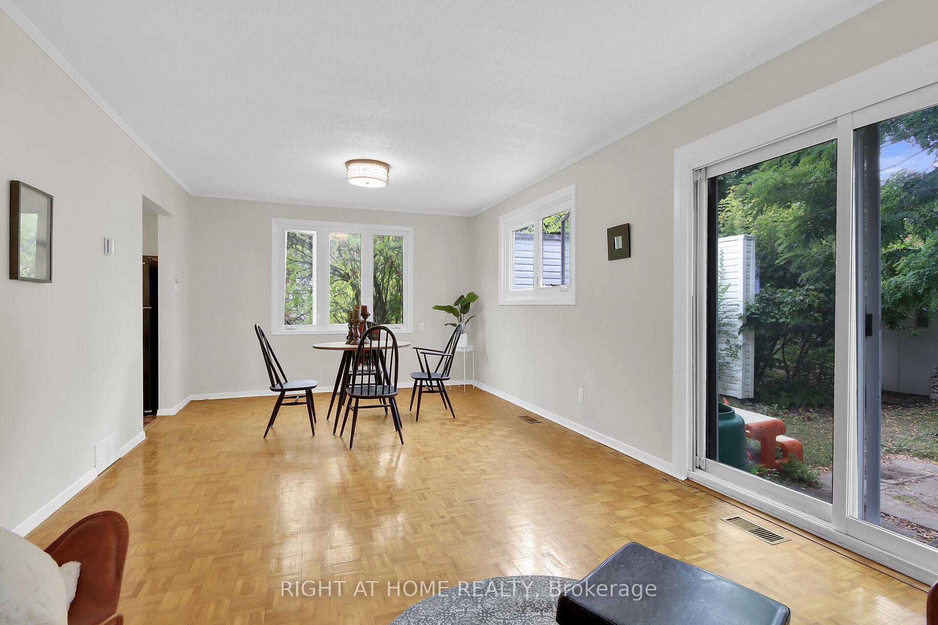 Photo 12 of 42 Grady Crescent, Ottawa, Sheahan Estates/Trend Village — HOMEH