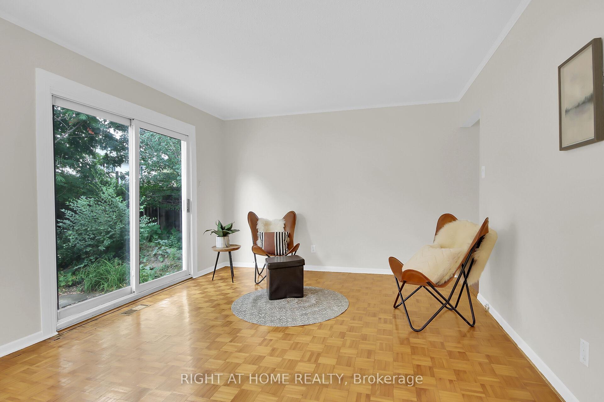 Photo 17 of 42 Grady Crescent, Ottawa, Sheahan Estates/Trend Village — HOMEH