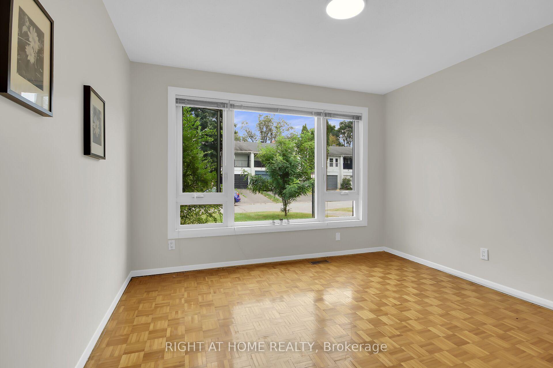 Photo 22 of 42 Grady Crescent, Ottawa, Sheahan Estates/Trend Village — HOMEH