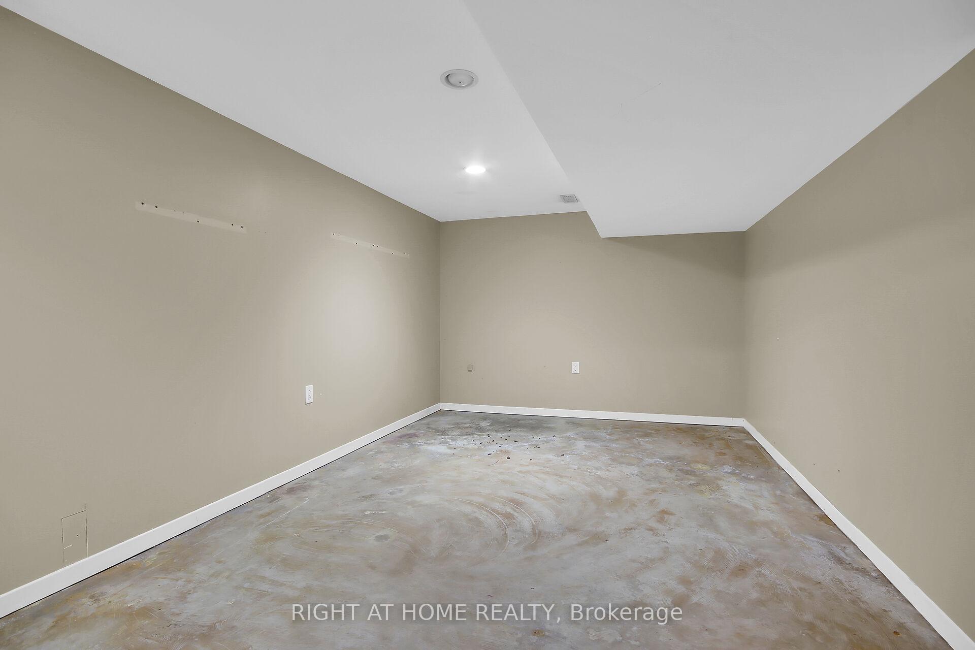 Photo 25 of 42 Grady Crescent, Ottawa, Sheahan Estates/Trend Village — HOMEH