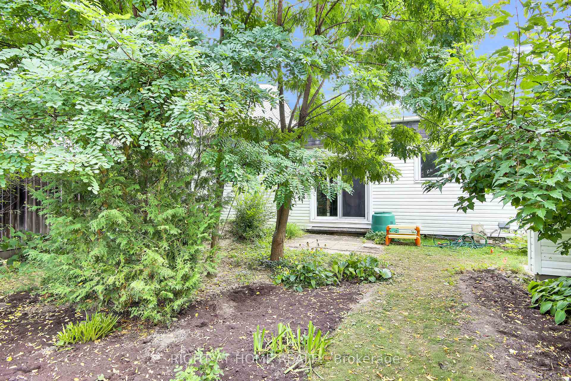 Photo 28 of 42 Grady Crescent, Ottawa, Sheahan Estates/Trend Village — HOMEH