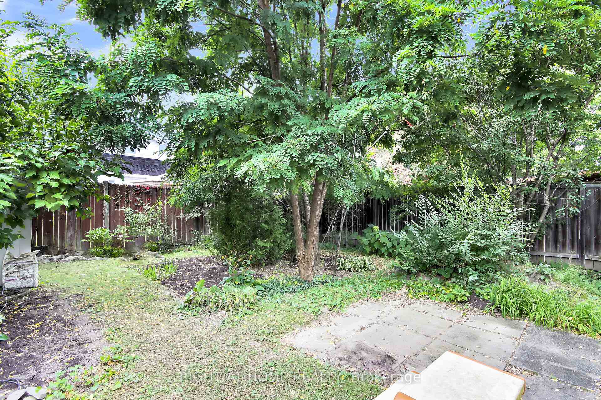 Photo 29 of 42 Grady Crescent, Ottawa, Sheahan Estates/Trend Village — HOMEH