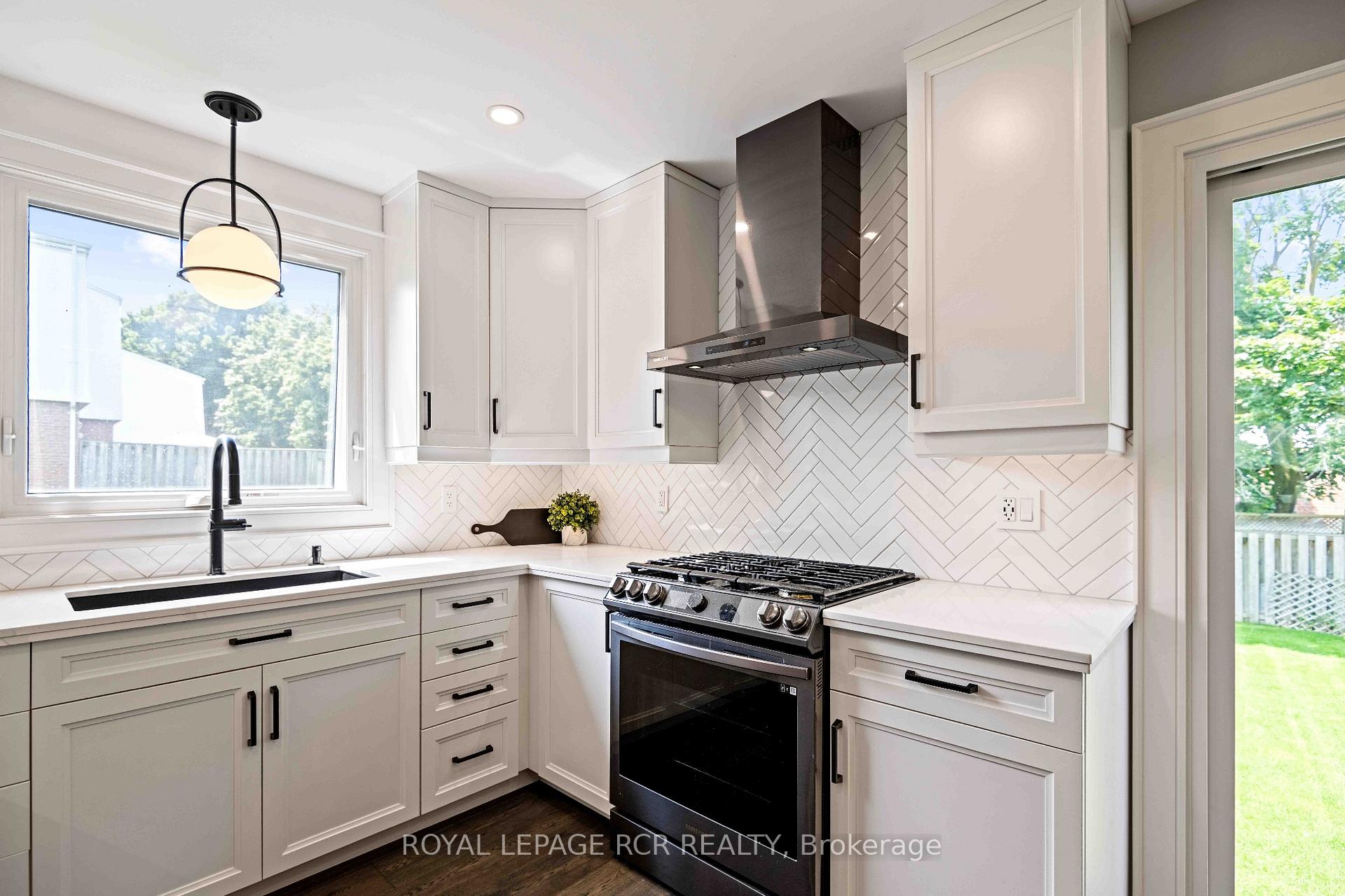 Photo 14 of 502 Pineview Gardens, Shelburne — HOMEH