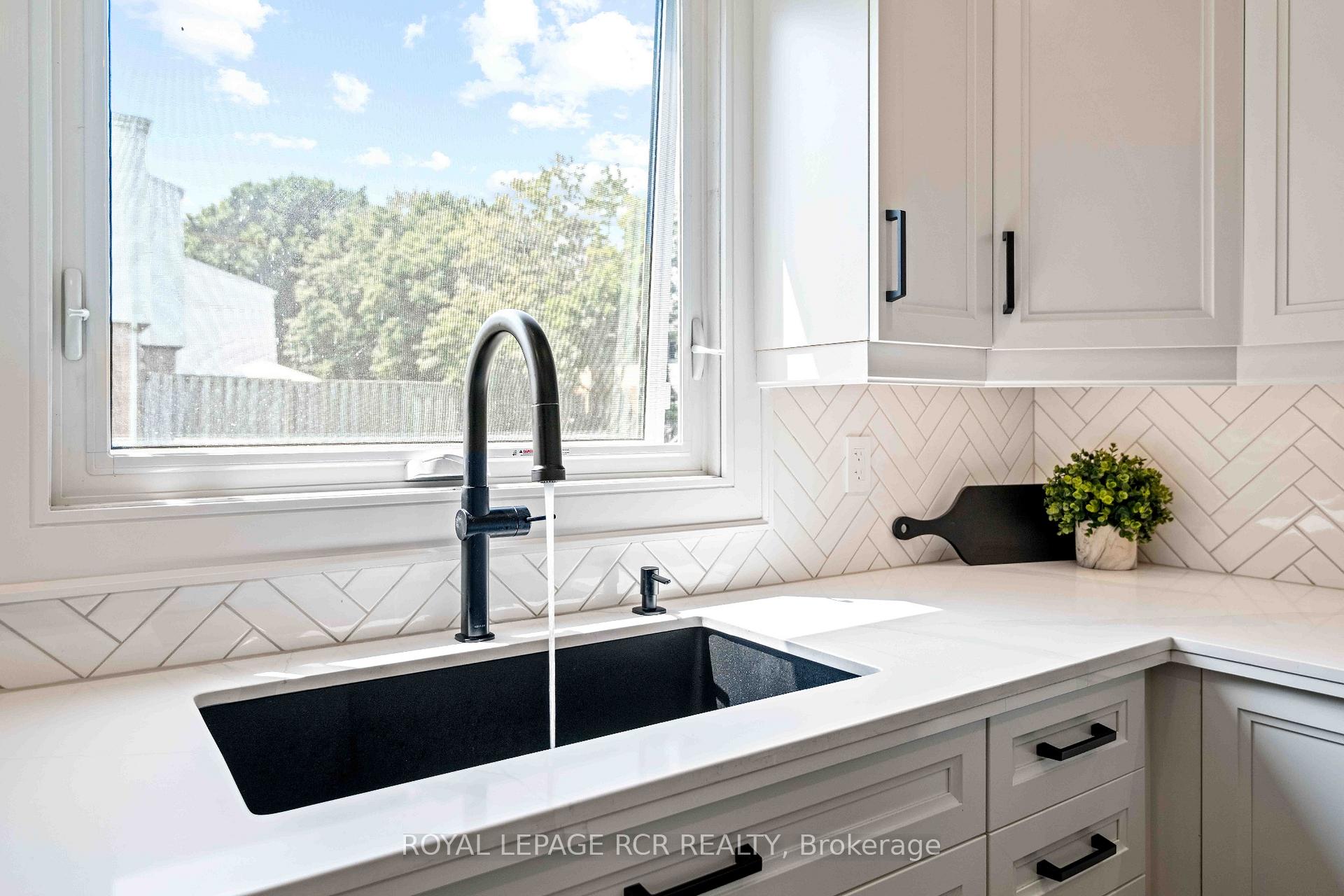 Photo 17 of 502 Pineview Gardens, Shelburne — HOMEH