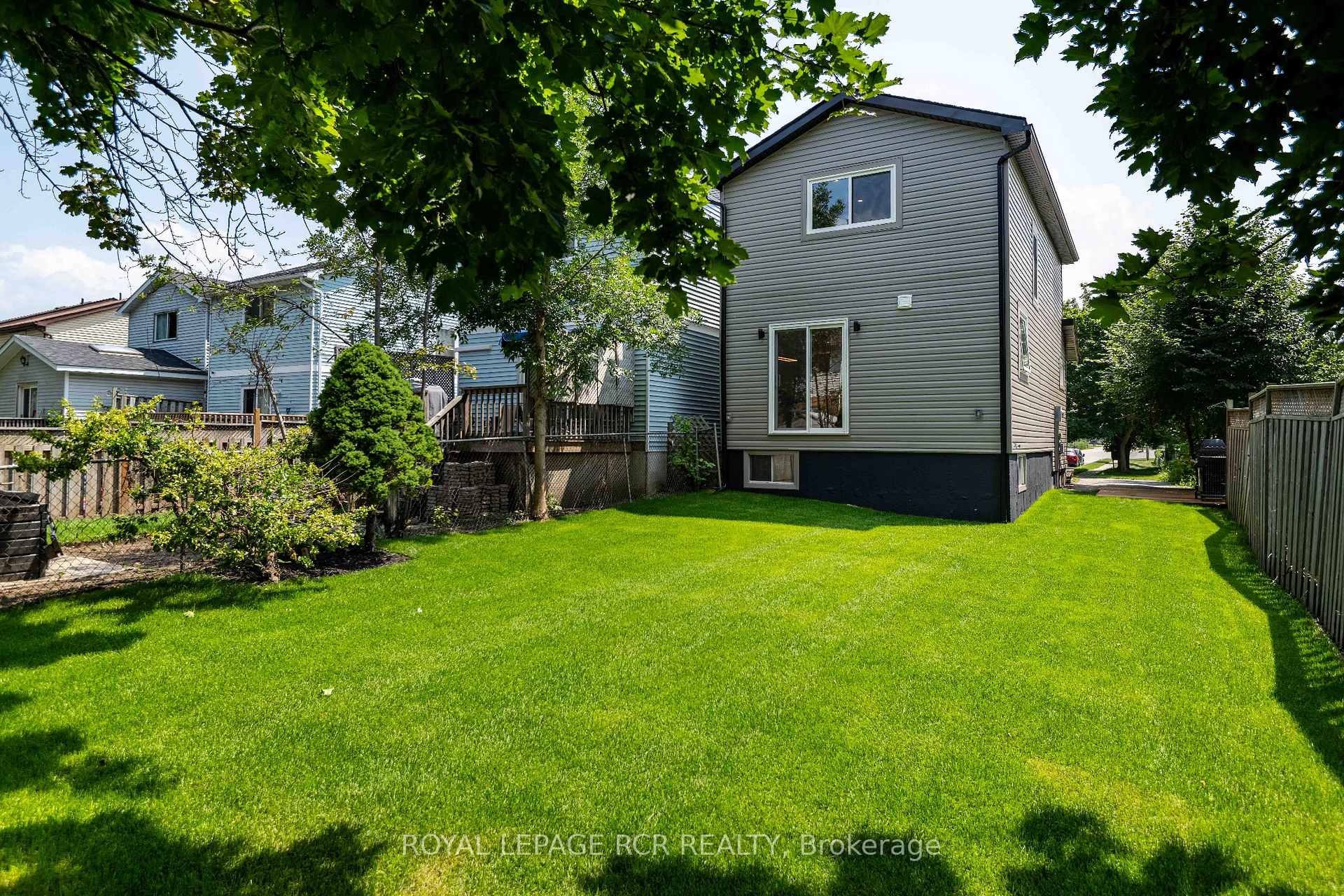 Photo 33 of 502 Pineview Gardens, Shelburne — HOMEH